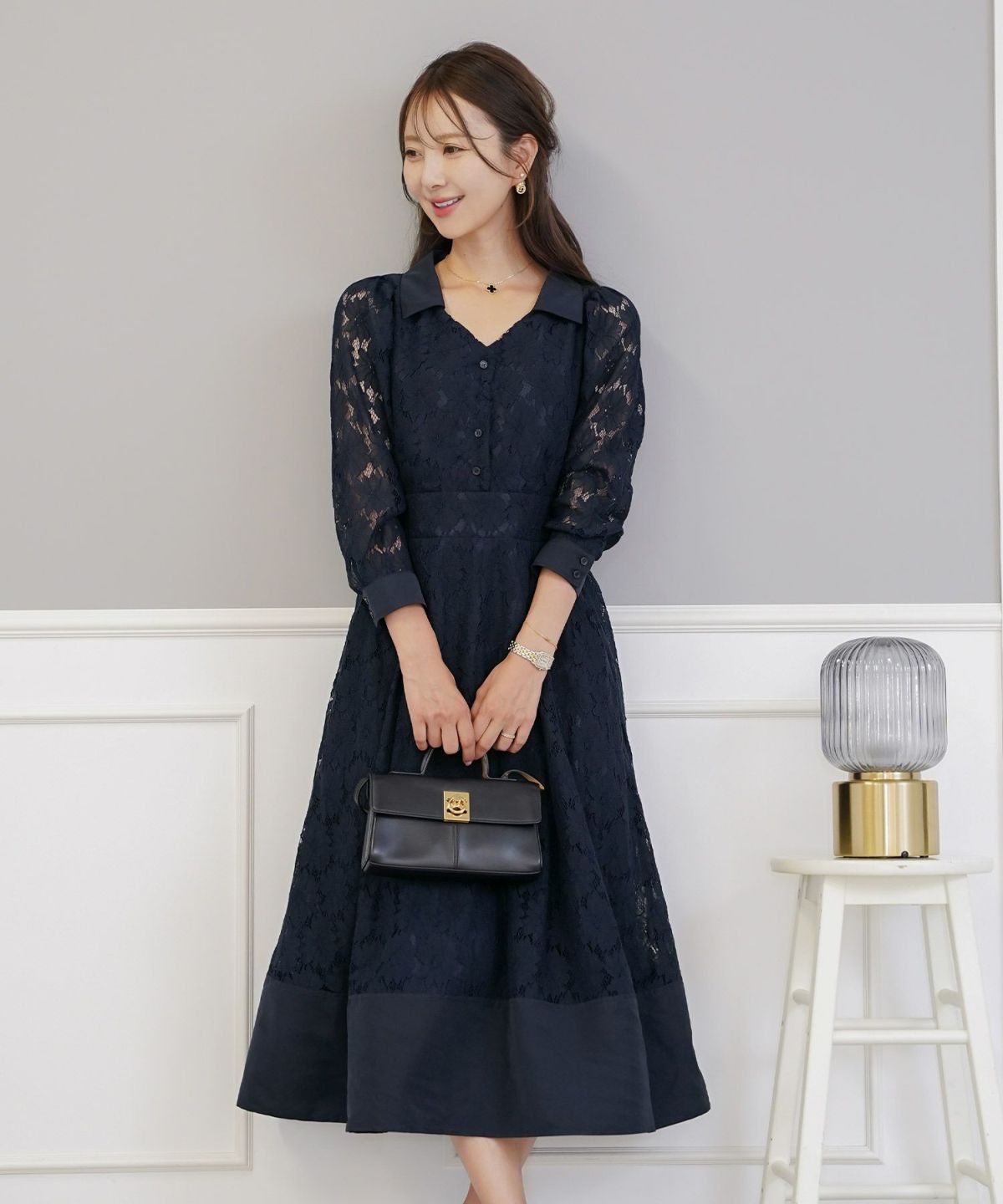 花柄 ワンピース タフタ 切替 開襟 フレア シルエット 長袖 レース タック入り 裏地付き ポケット付き 9分袖 ギャザー 袖口カフス 大人フェミニン 上品 華やか 女性らしい 立体感 エレガント 季節感 透け感 セミオケージョン 結婚式 デート 食事会