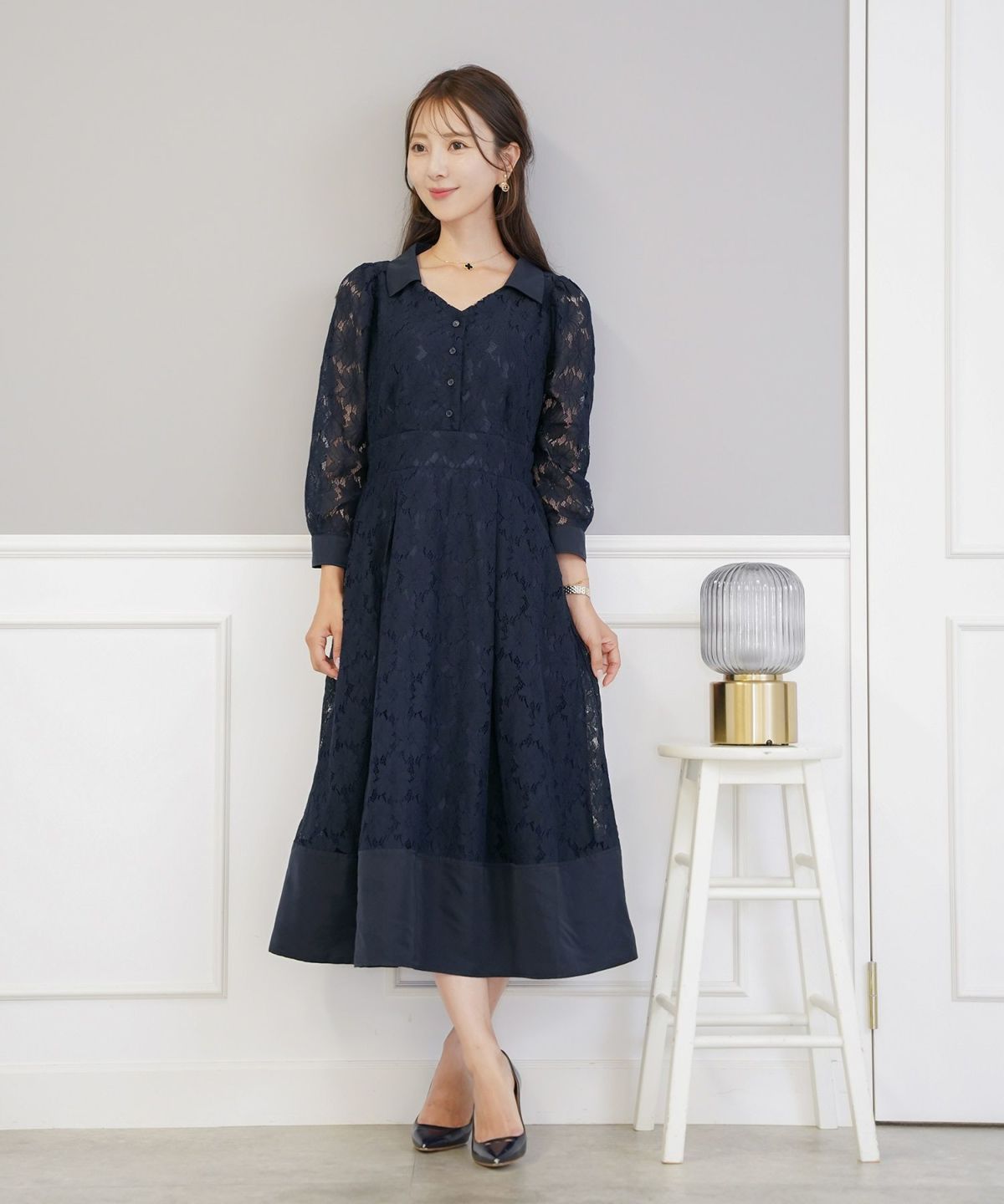 花柄 ワンピース タフタ 切替 開襟 フレア シルエット 長袖 レース タック入り 裏地付き ポケット付き 9分袖 ギャザー 袖口カフス 大人フェミニン 上品 華やか 女性らしい 立体感 エレガント 季節感 透け感 セミオケージョン 結婚式 デート 食事会