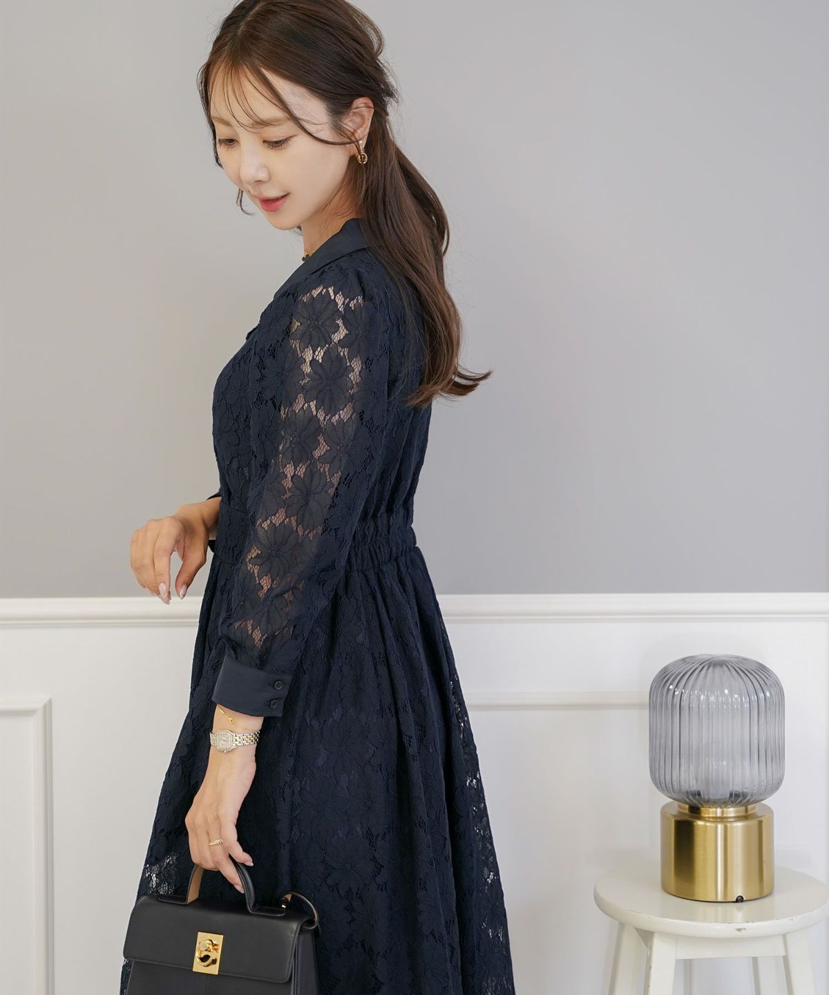 花柄 ワンピース タフタ 切替 開襟 フレア シルエット 長袖 レース タック入り 裏地付き ポケット付き 9分袖 ギャザー 袖口カフス 大人フェミニン 上品 華やか 女性らしい 立体感 エレガント 季節感 透け感 セミオケージョン 結婚式 デート 食事会