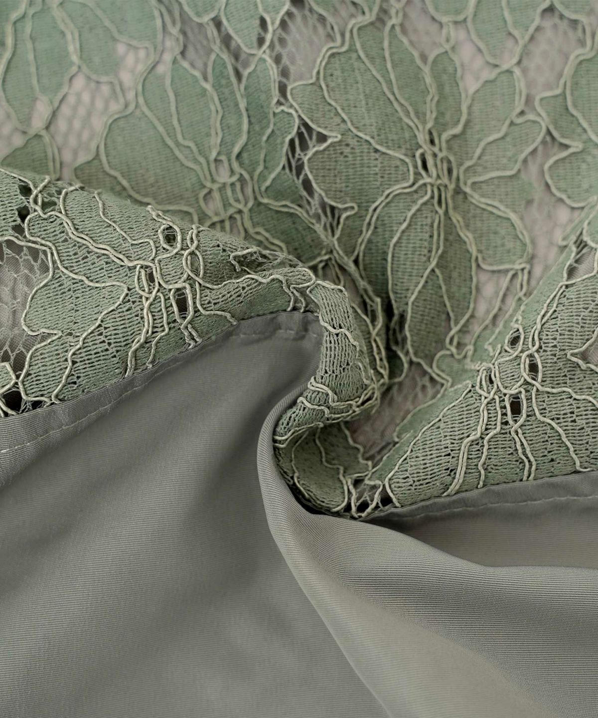 花柄 ワンピース タフタ 切替 開襟 フレア シルエット 長袖 レース タック入り 裏地付き ポケット付き 9分袖 ギャザー 袖口カフス 大人フェミニン 上品 華やか 女性らしい 立体感 エレガント 季節感 透け感 セミオケージョン 結婚式 デート 食事会