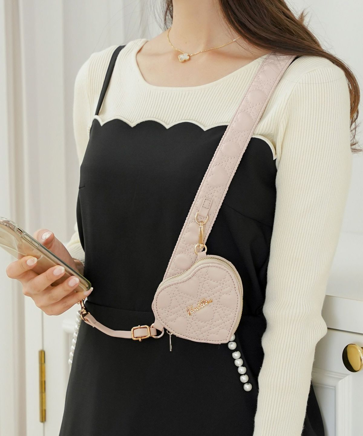 小物 ストラップ マルチウェイ カメラ スマホ スマホケース ハンディファン 手持ち 扇風機 うちわ ハートキルティング カワイイ おしゃれ トレンド