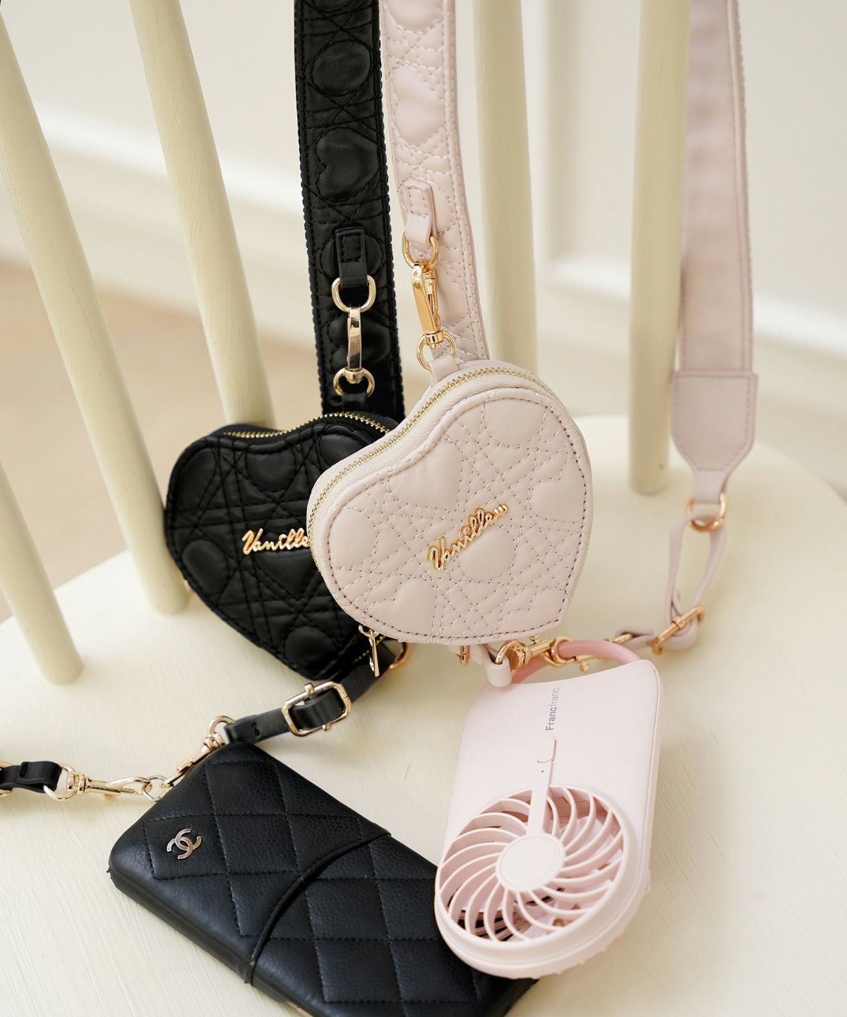 小物 ストラップ マルチウェイ カメラ スマホ スマホケース ハンディファン 手持ち 扇風機 うちわ ハートキルティング カワイイ おしゃれ トレンド