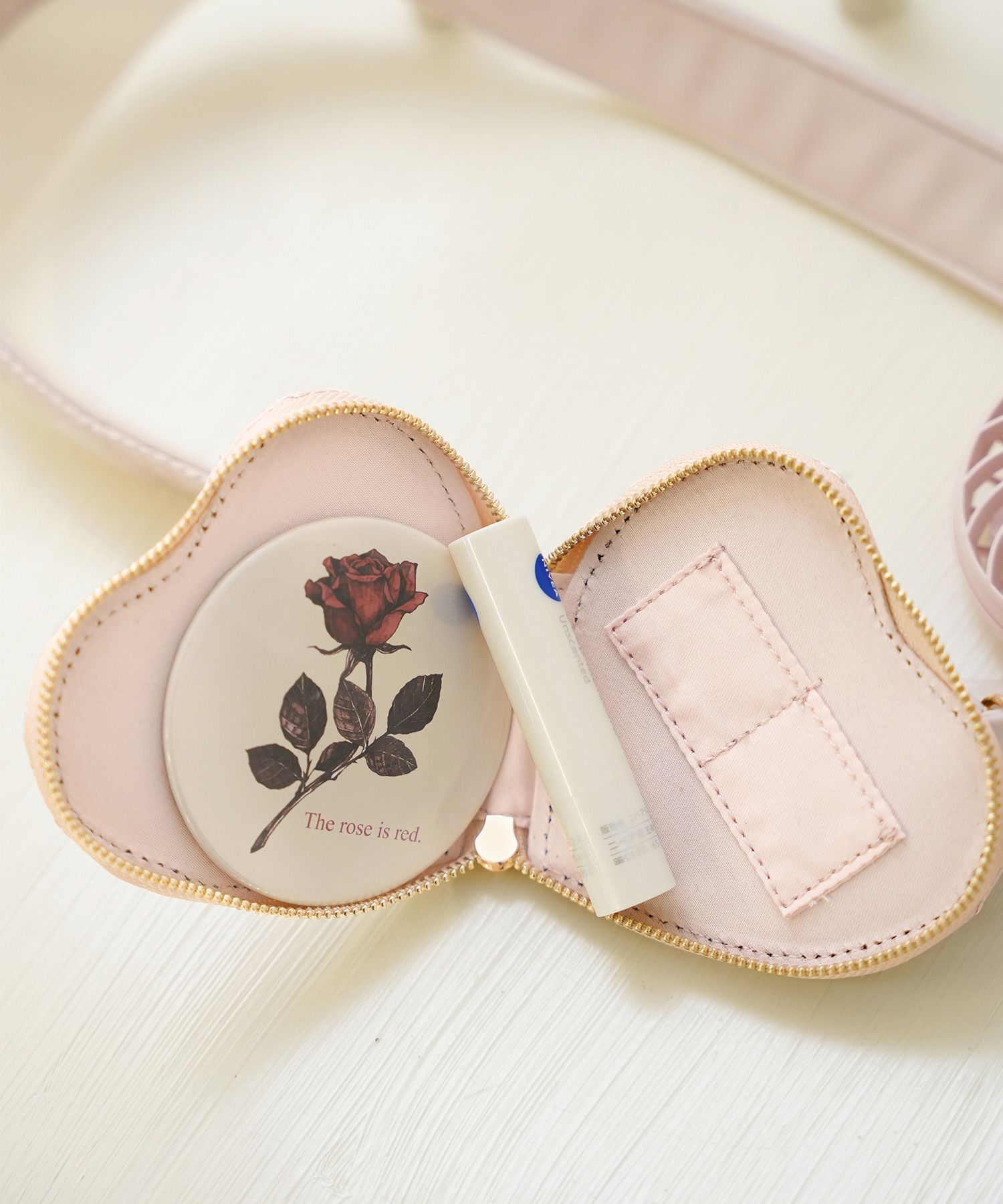 小物 ストラップ マルチウェイ カメラ スマホ スマホケース ハンディファン 手持ち 扇風機 うちわ ハートキルティング カワイイ おしゃれ トレンド