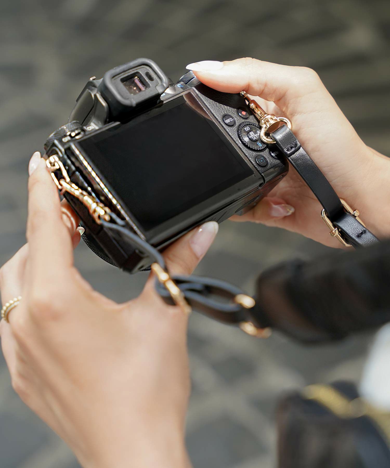 小物 ストラップ マルチウェイ カメラ スマホ スマホケース ハンディファン 手持ち 扇風機 うちわ ハートキルティング カワイイ おしゃれ トレンド