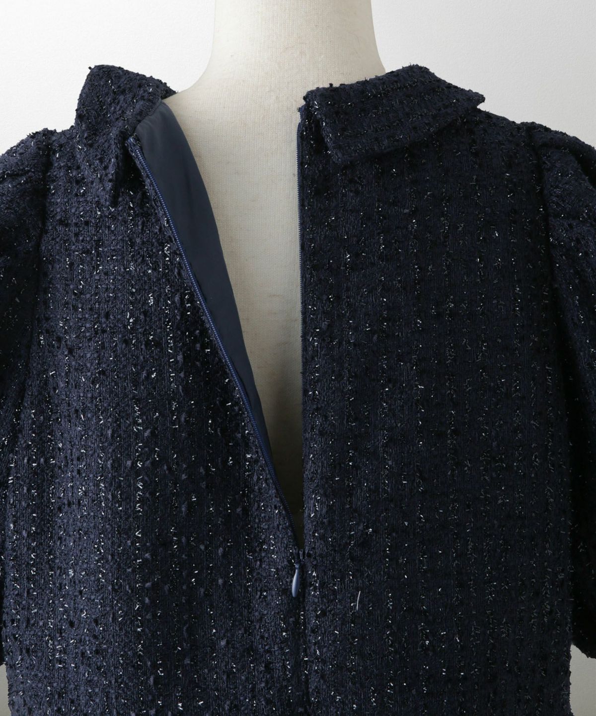 襟付き ツイード ペプラムトップス 丸襟 ツイード ラメ オフィス 学校行事 きれいめ 半袖 ホワイト/ネイビー/M