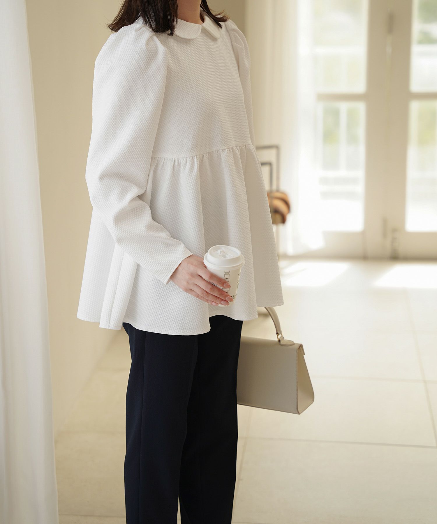 襟付き ジャガード ペプラム ブラウス フェミニン 微光沢 ペプラム 丸襟 長袖 きれいめ 上品 オフィス  オケージョン ホワイト/ネイビー/ブラック/M/長袖