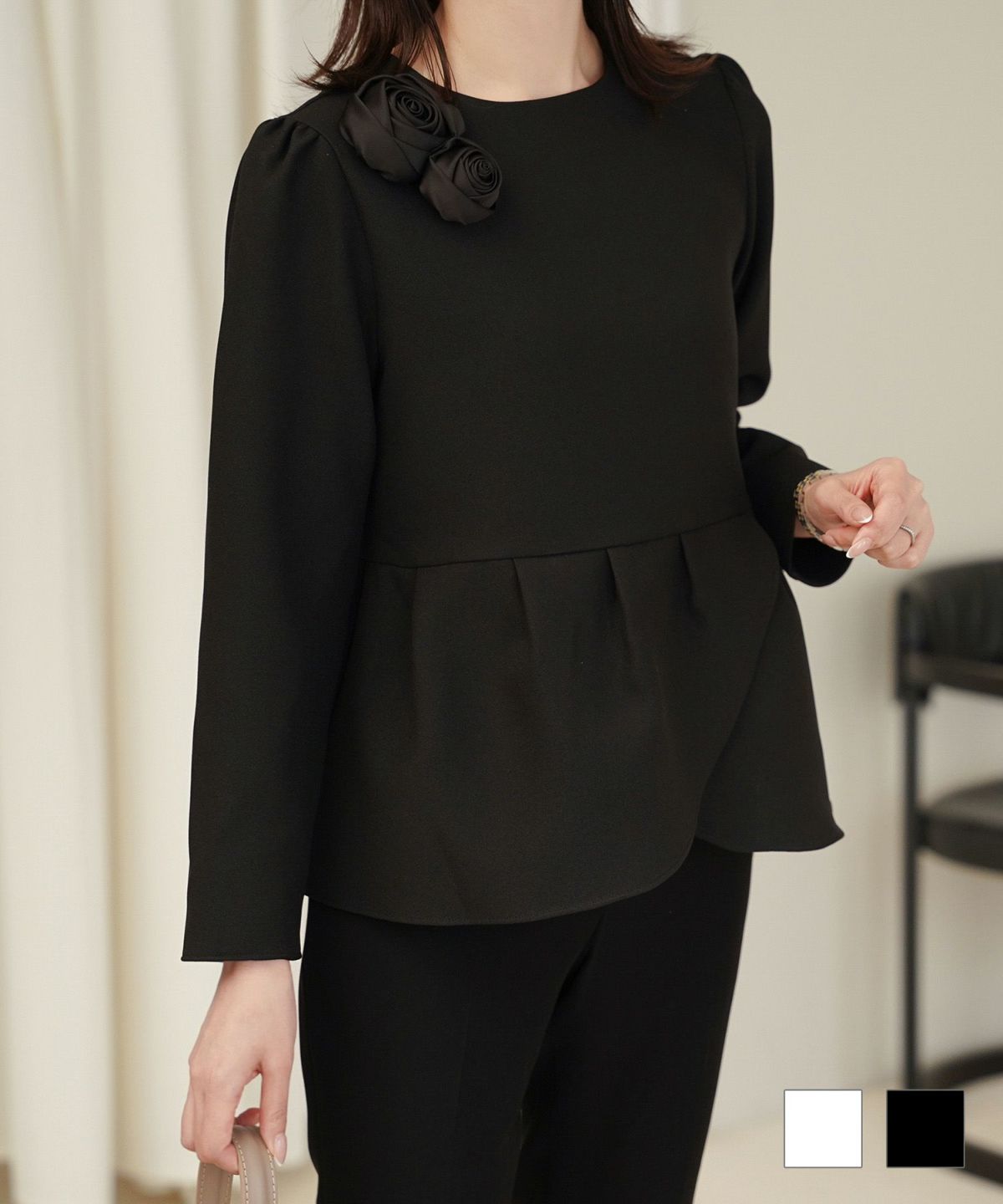 バラモチーフ クロス トップス ラウス  サテン 薔薇 ペプラム 長袖 セレモニー オケージョン 上品 オフィス ホワイト/ブラック/M/長袖