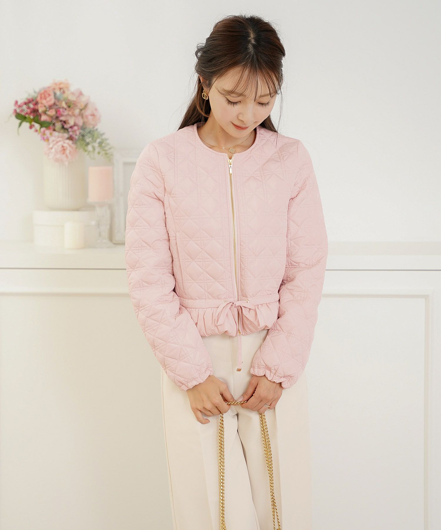 レデイース アウター キルティング ショート丈 ダイヤ柄 オシャレ 中綿 2WAY 上品 エレガント カワイイ ベージュ ピンク ネイビー ブラック ホワイト フリル リボン 低身長 ジャケット