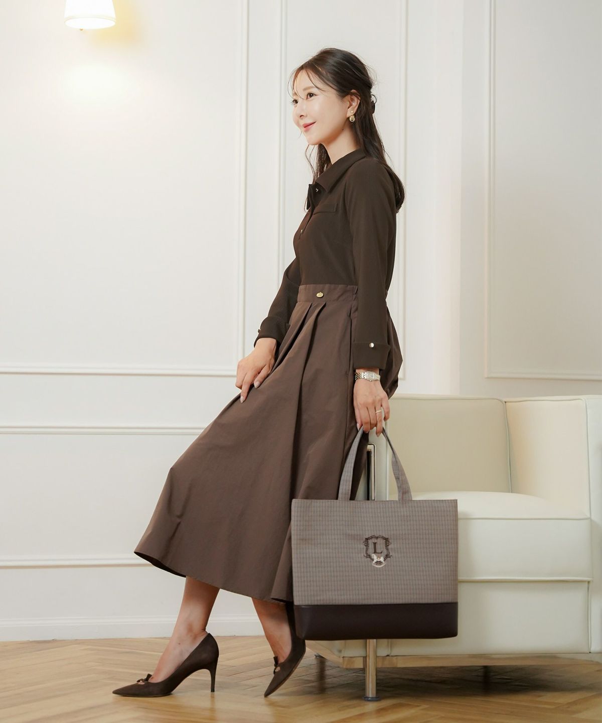 ワンピース フィット&フレア 長袖 カットソー タフタ 異素材 ドッキング 襟 ポロ フレア ゴムウエスト ポケット ブラウン モカ ピンク ブラック キャメル ネイビー 20代 30代 上品 エレガント フェミニン カジュアル  デイリー 配色