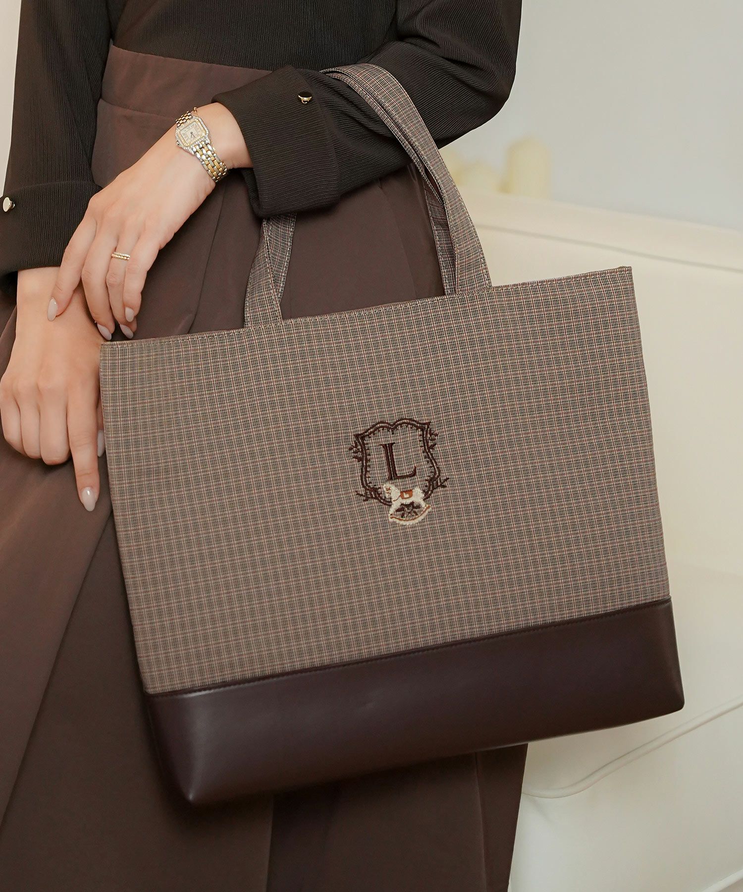 バッグ クラシカル カジュアル 学校行事 授業参観 トートバッグ ポーチ セット 木馬 エンブレム お揃い きれいめ オケージョン ネイビー グリーン ベージュ ブラウン