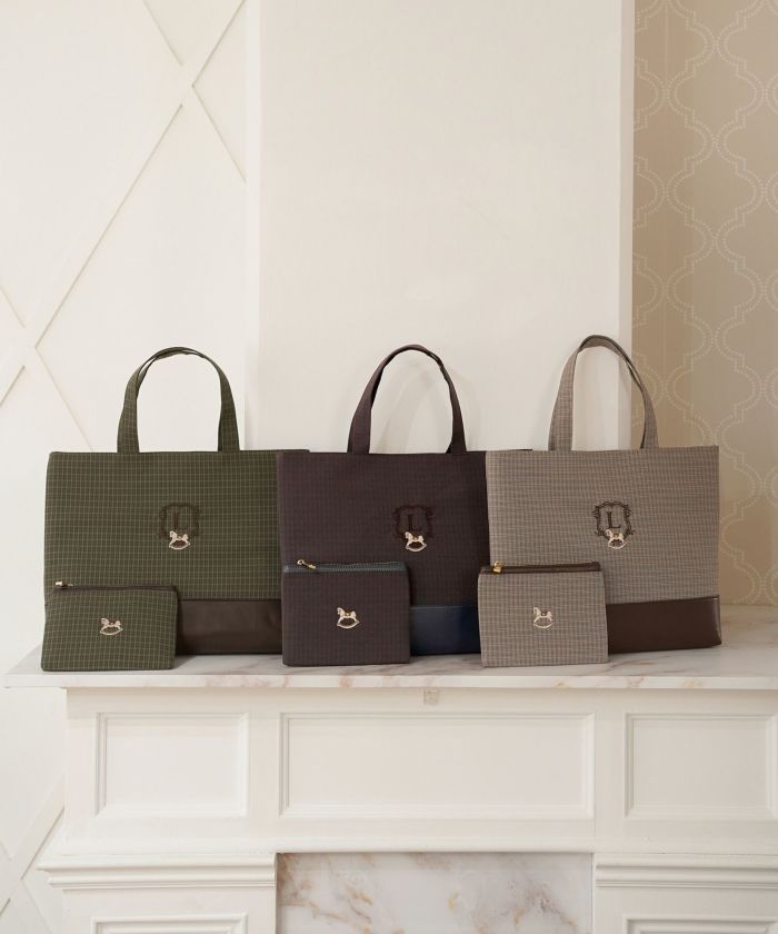 バッグ クラシカル カジュアル 学校行事 授業参観 トートバッグ ポーチ セット 木馬 エンブレム お揃い きれいめ オケージョン ネイビー グリーン ベージュ ブラウン