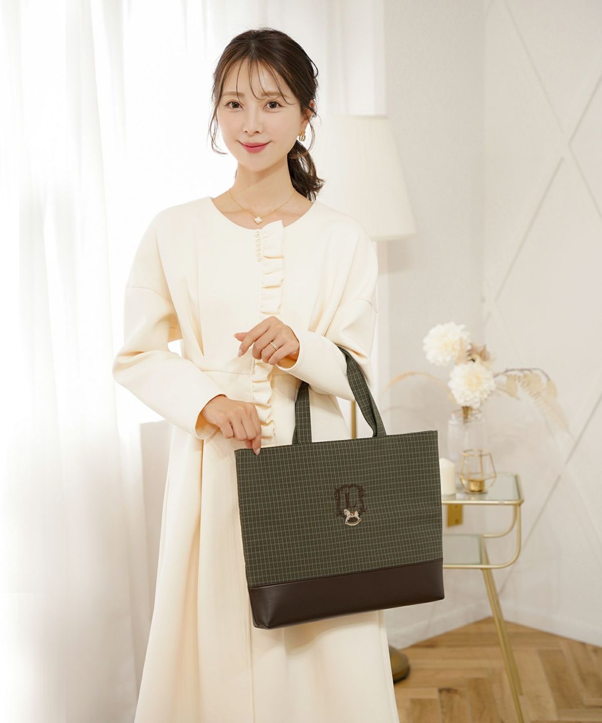 バッグ クラシカル カジュアル 学校行事 授業参観 トートバッグ ポーチ セット 木馬 エンブレム お揃い きれいめ オケージョン ネイビー グリーン ベージュ ブラウン