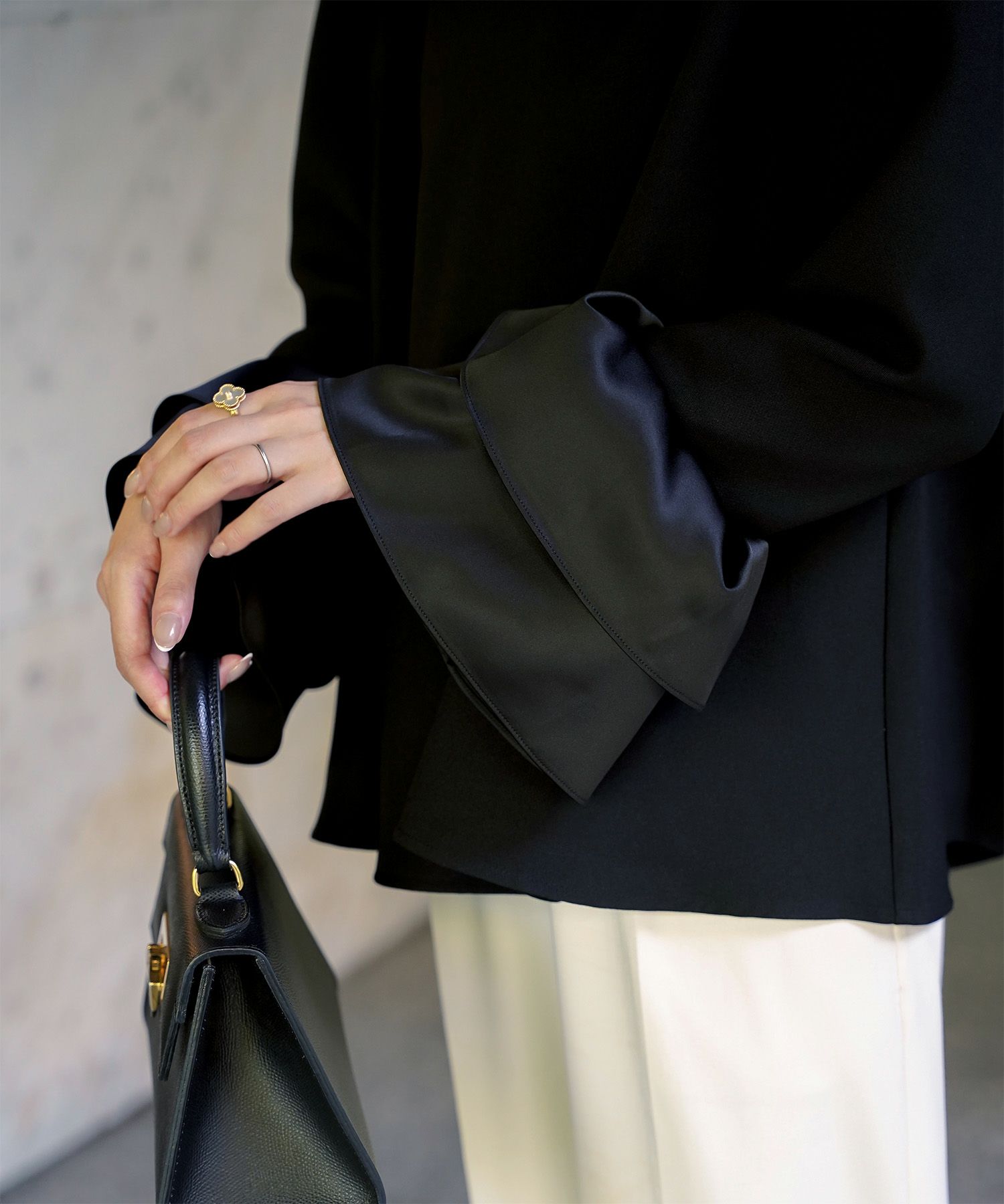 サテン ベルスリーブ ブラウス レディース 長袖 フレア オフィス 学校行事 オケージョン きれいめ 洗える ホワイト/ネイビー/ブラック/M