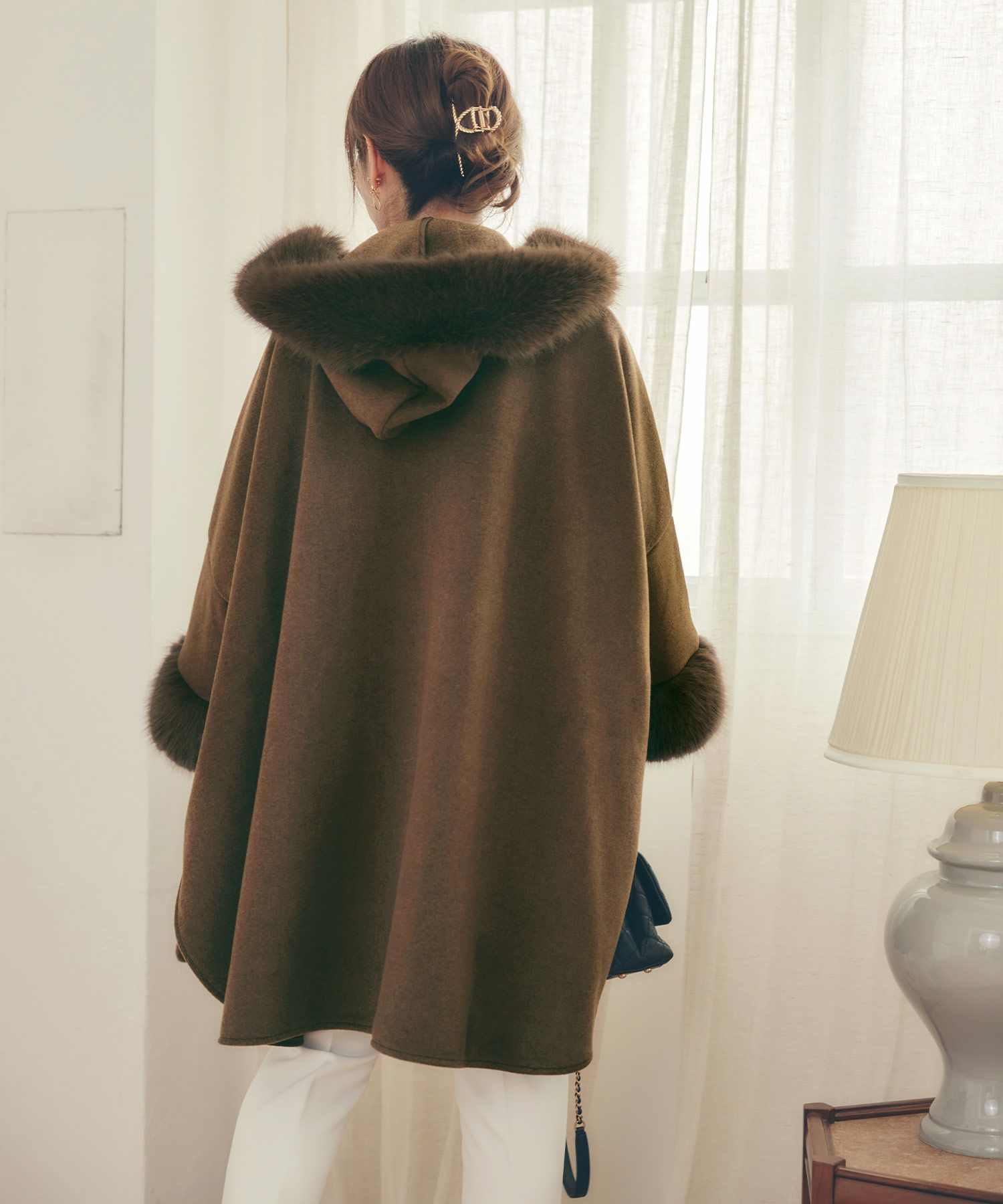 CLEARANCE-SALE フェイクファー ケープ ポンチョ Liala×PG 全3色