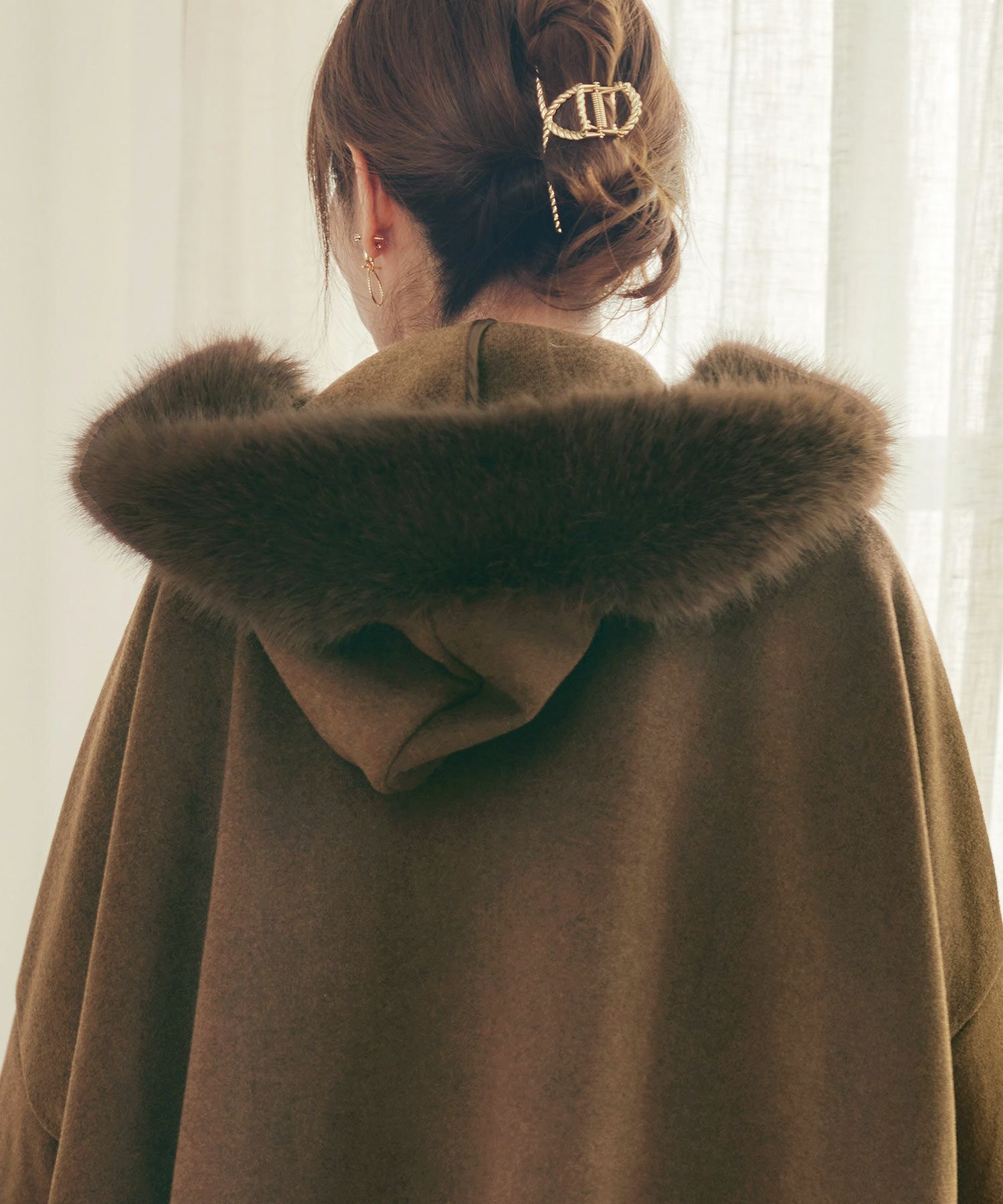 CLEARANCE-SALE フェイクファー ケープ ポンチョ Liala×PG 全3色