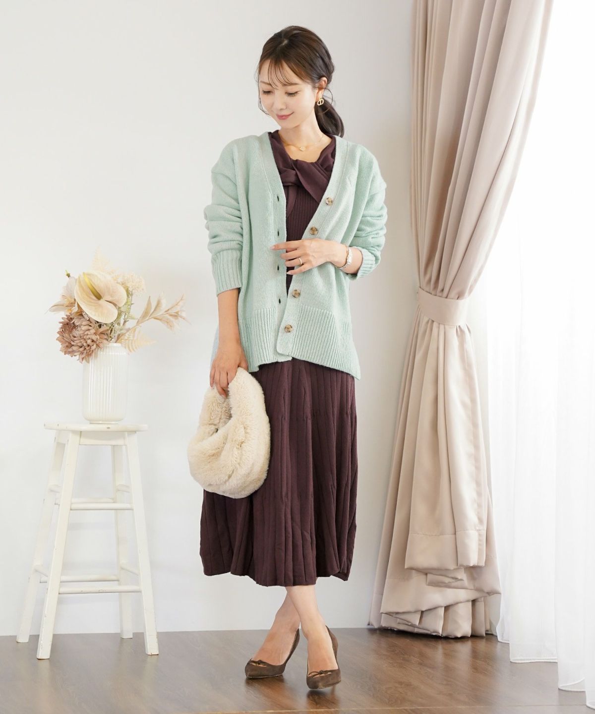 カーディガン ゆったり 刺繍 ハート ロゴ ピンク ミント ブラウン アイボリー スリット 大きめ ミドルゲージ 可愛い フェミニン 上品 カジュアル エレガント