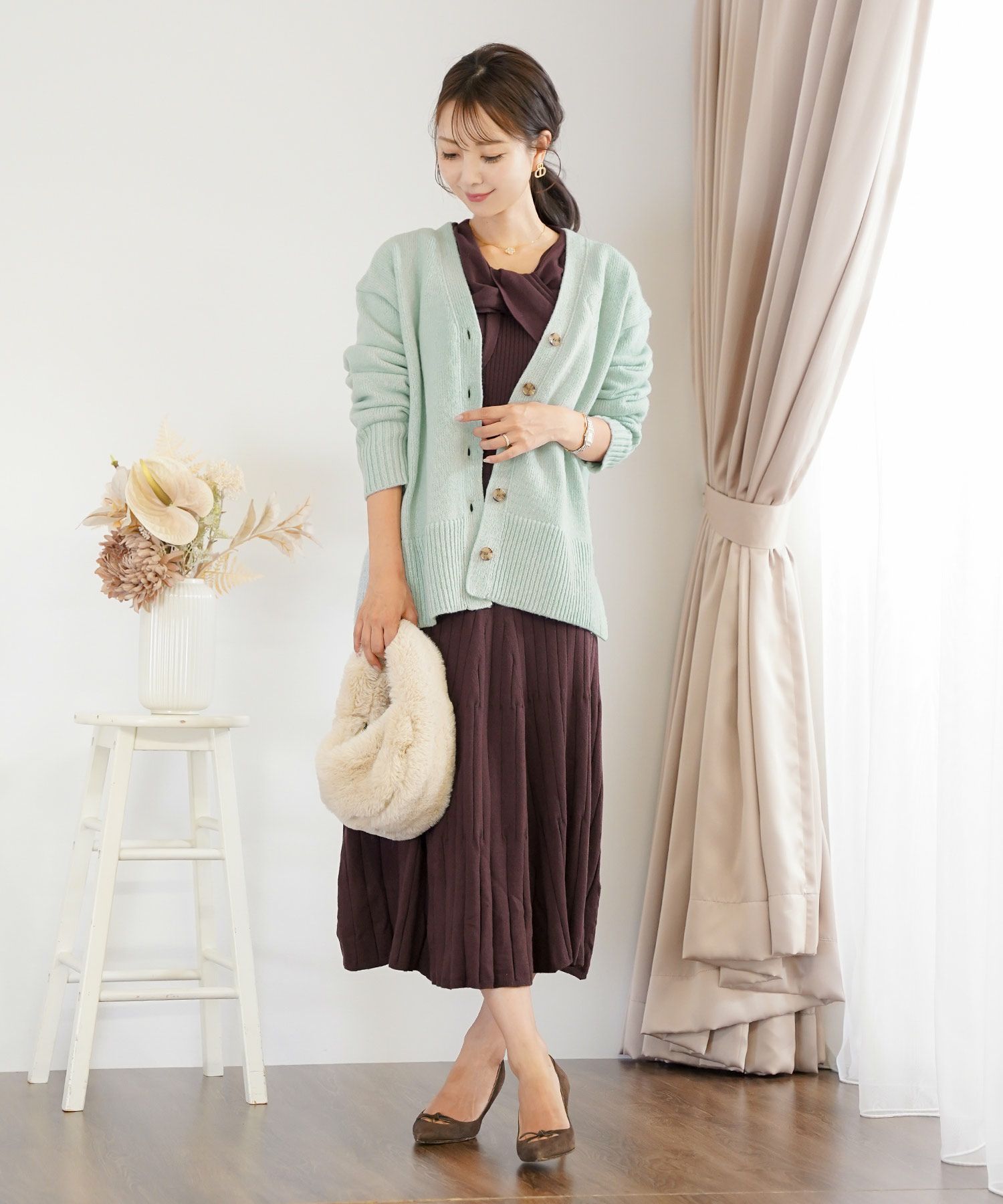 カーディガン ゆったり 刺繍 ハート ロゴ ピンク ミント ブラウン アイボリー スリット 大きめ ミドルゲージ 可愛い フェミニン 上品 カジュアル エレガント