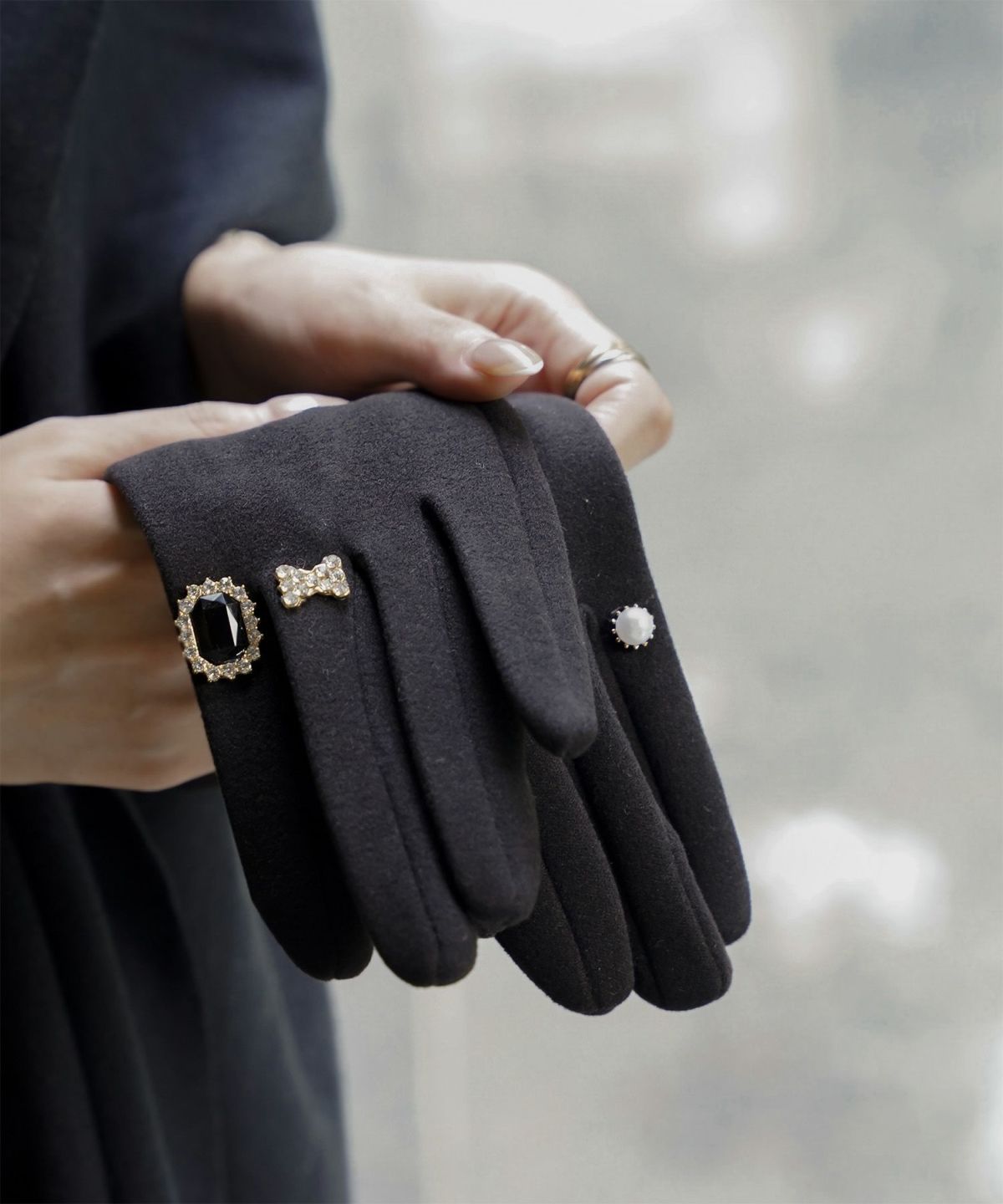 ビジュー リング グローブ レディース グローブ 手袋 シンプル ジュエリー 裏起毛 防寒 秋 冬 ベージュ/ブラック