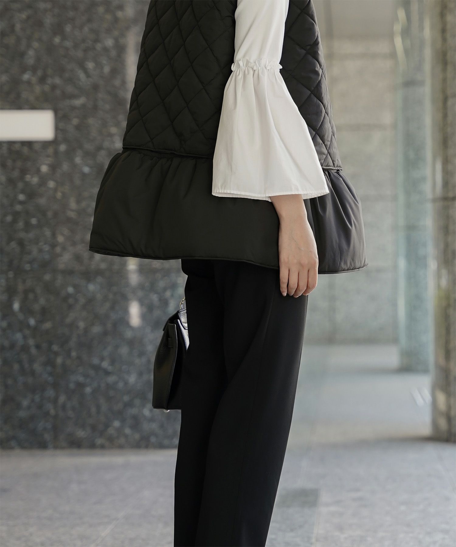 マルチway キルティング ジャケット HUIT 上品 中綿 ペプラム ベスト ジレ ノーカラージャケット  インナーダウン アイボリー/ネイビー/ブラック