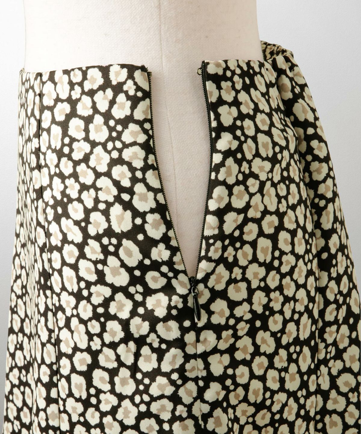 レオパード柄 セミフレア スカート レディース オールシーズン レオパード柄 セミフレア フレアスカート ミモレ丈 アイボリー/ブラック/S/M