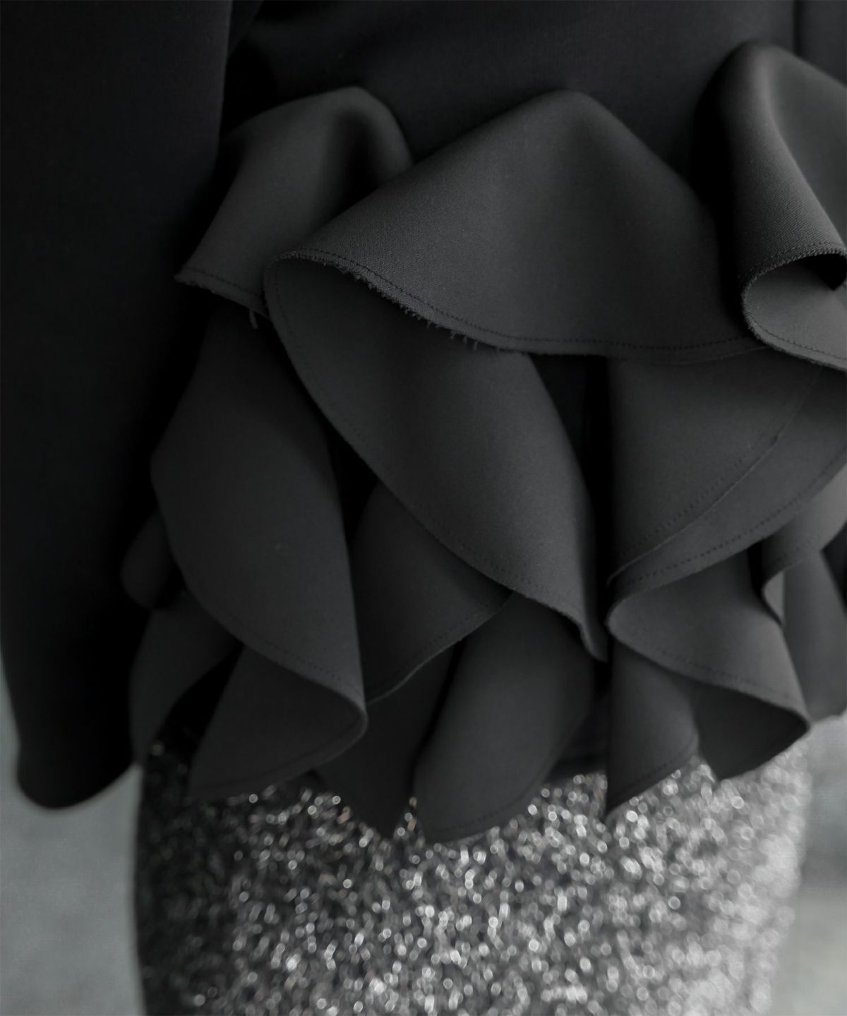 ボンバーヒート フリルヘム ジャケット HUIT ジャケット アウター ノーカラー トップス 裏起毛 秋 冬 ホワイト/ブラック/M