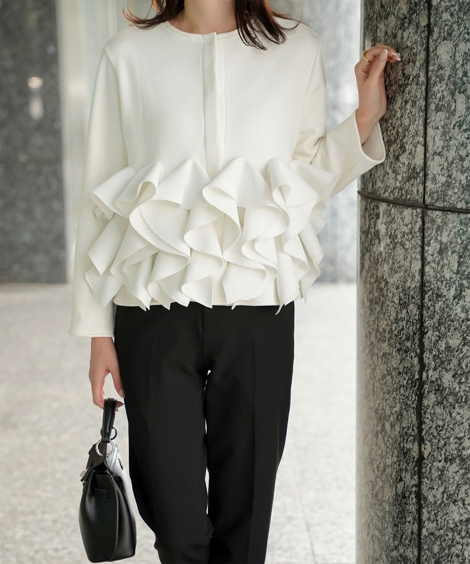 ボンバーヒート フリルヘム ジャケット HUIT ジャケット アウター ノーカラー トップス 裏起毛 秋 冬 ホワイト/ブラック/M