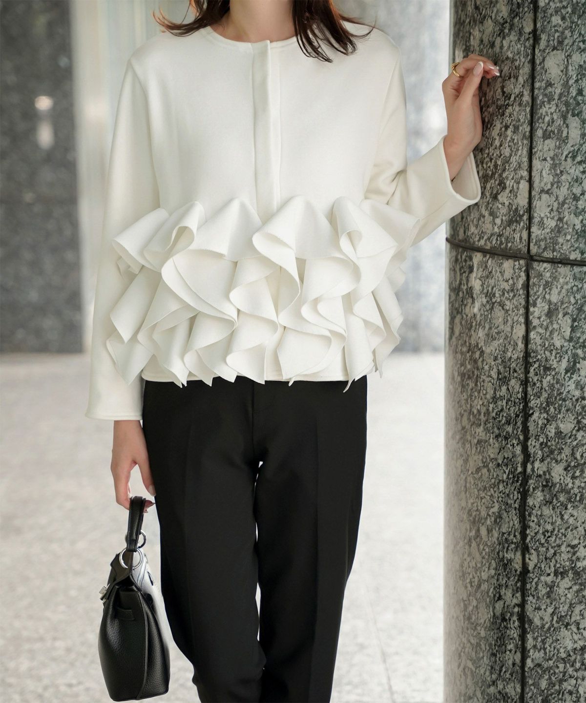 ボンバーヒート フリルヘム ジャケット HUIT ジャケット アウター ノーカラー トップス 裏起毛 秋 冬 ホワイト/ブラック/M