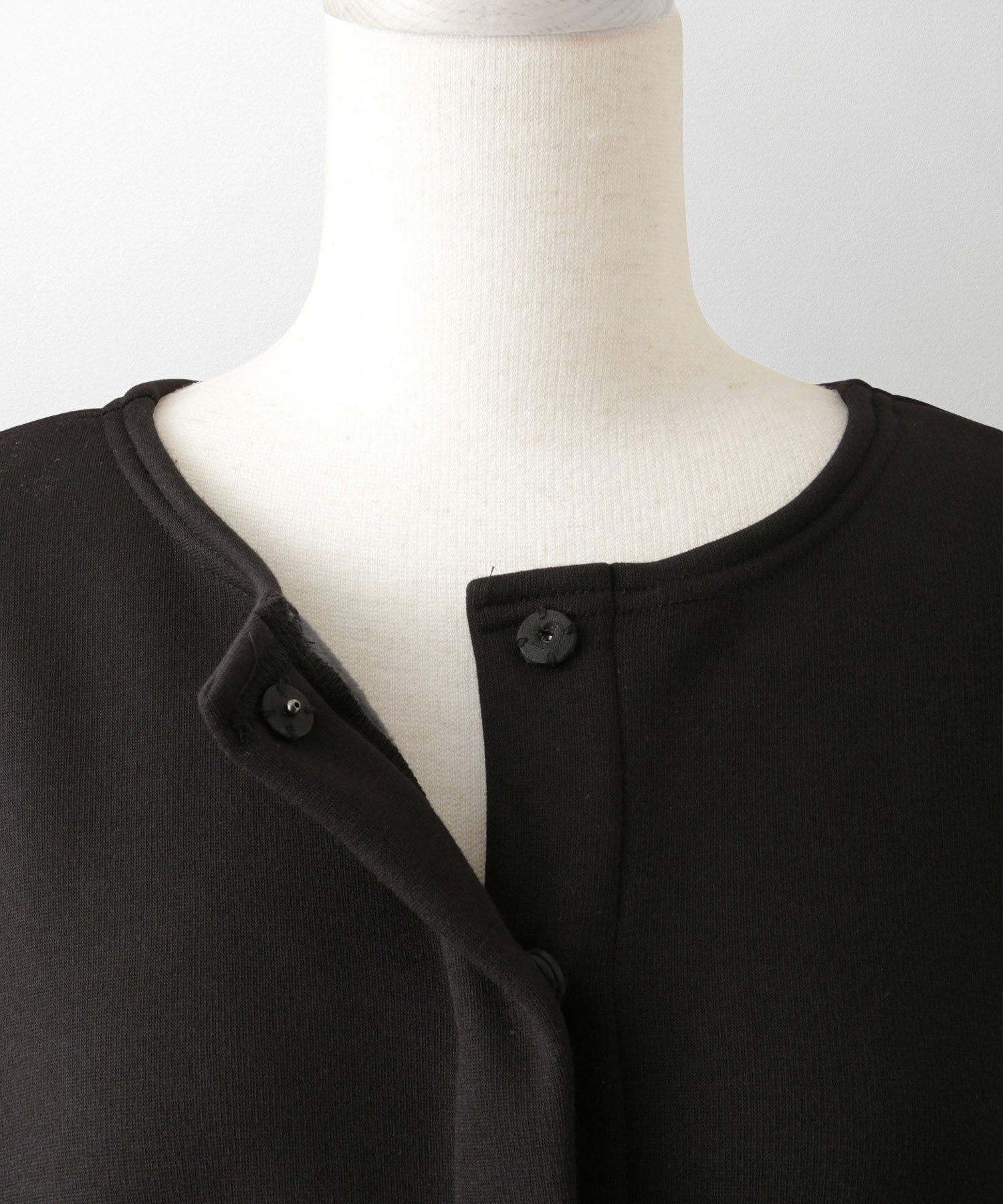 ボンバーヒート フリルヘム ジャケット HUIT ジャケット アウター ノーカラー トップス 裏起毛 秋 冬 ホワイト/ブラック/M