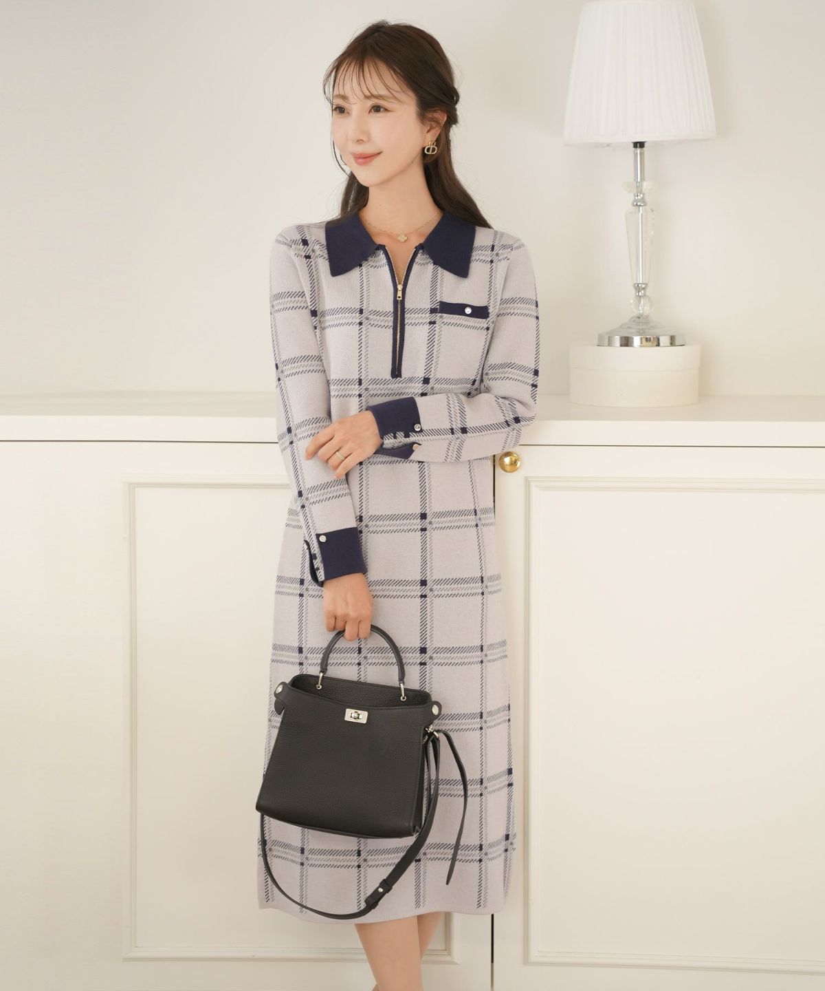 ワンピース ニット 襟 フロントファスナー カフス 配色 バイカラー ボタン タイト ナロー セミフレア 膝下丈 チェック柄 ロービングチェック 秋 冬 春 ブラウン グレー ネイビー ベージュ アイボリー 上品 フェミニン 大人 エレガント 長袖