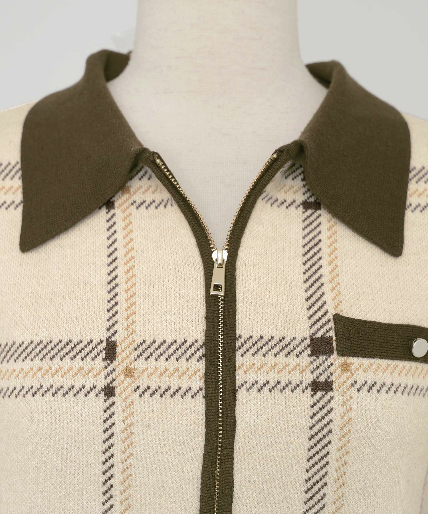 ワンピース ニット 襟 フロントファスナー カフス 配色 バイカラー ボタン タイト ナロー セミフレア 膝下丈 チェック柄 ロービングチェック 秋 冬 春 ブラウン グレー ネイビー ベージュ アイボリー 上品 フェミニン 大人 エレガント 長袖