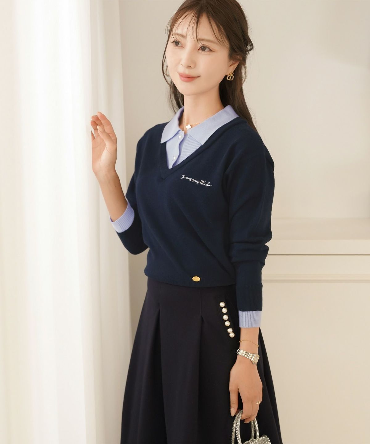 ニット トップス 襟 パール ボタン 刺繍 ロゴ ドッキング風 レイヤード風 上品 エレガント フェミニン かわいい バイカラー