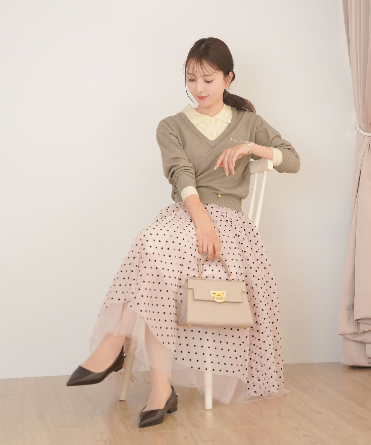 ニット トップス 襟 パール ボタン 刺繍 ロゴ ドッキング風 レイヤード風 上品 エレガント フェミニン かわいい バイカラー