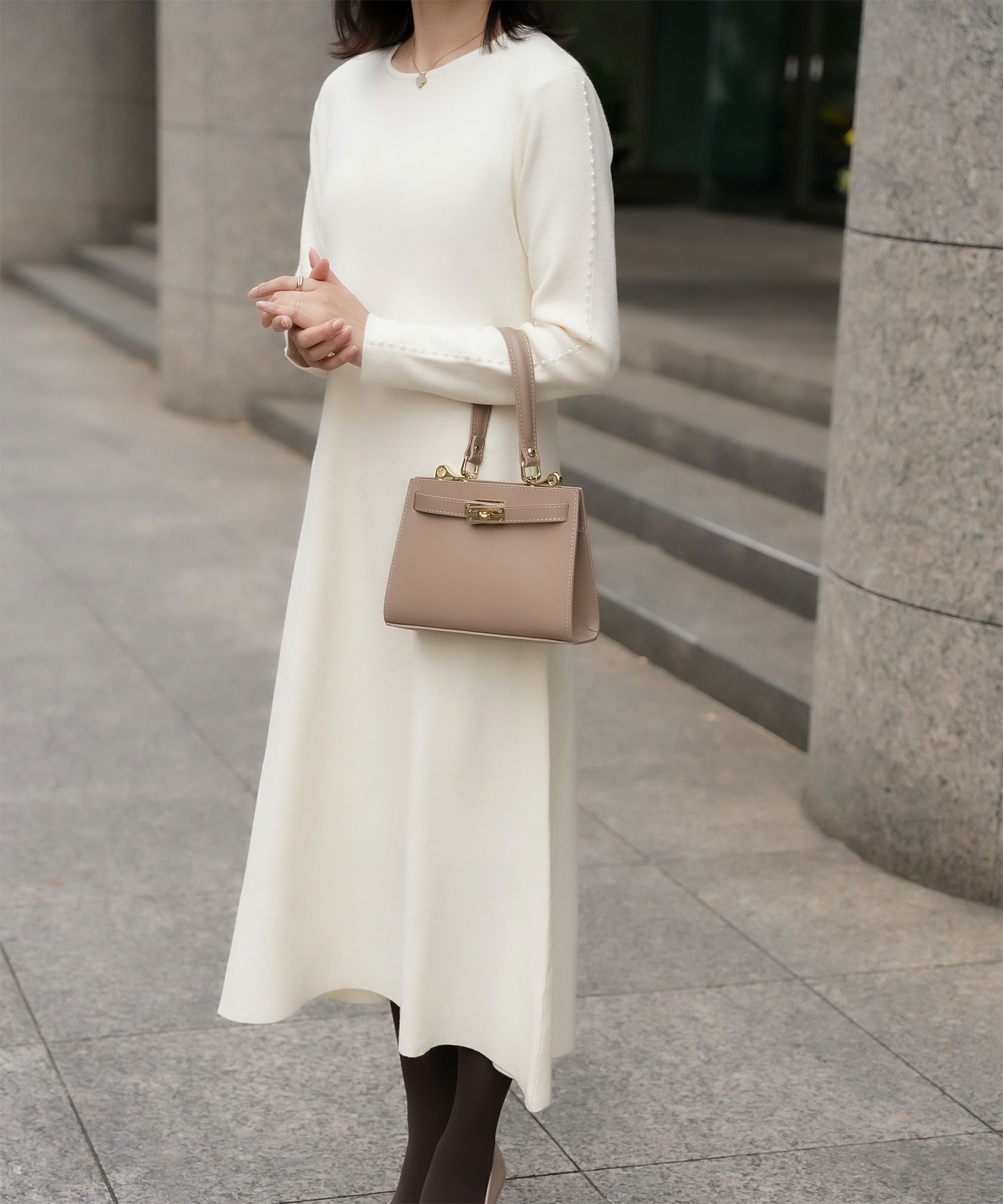 パールトリム Aライン ニット ワンピース レディース 秋 冬 春 ウェーブ オフィス 大人 アイボリー グレー ブラック M