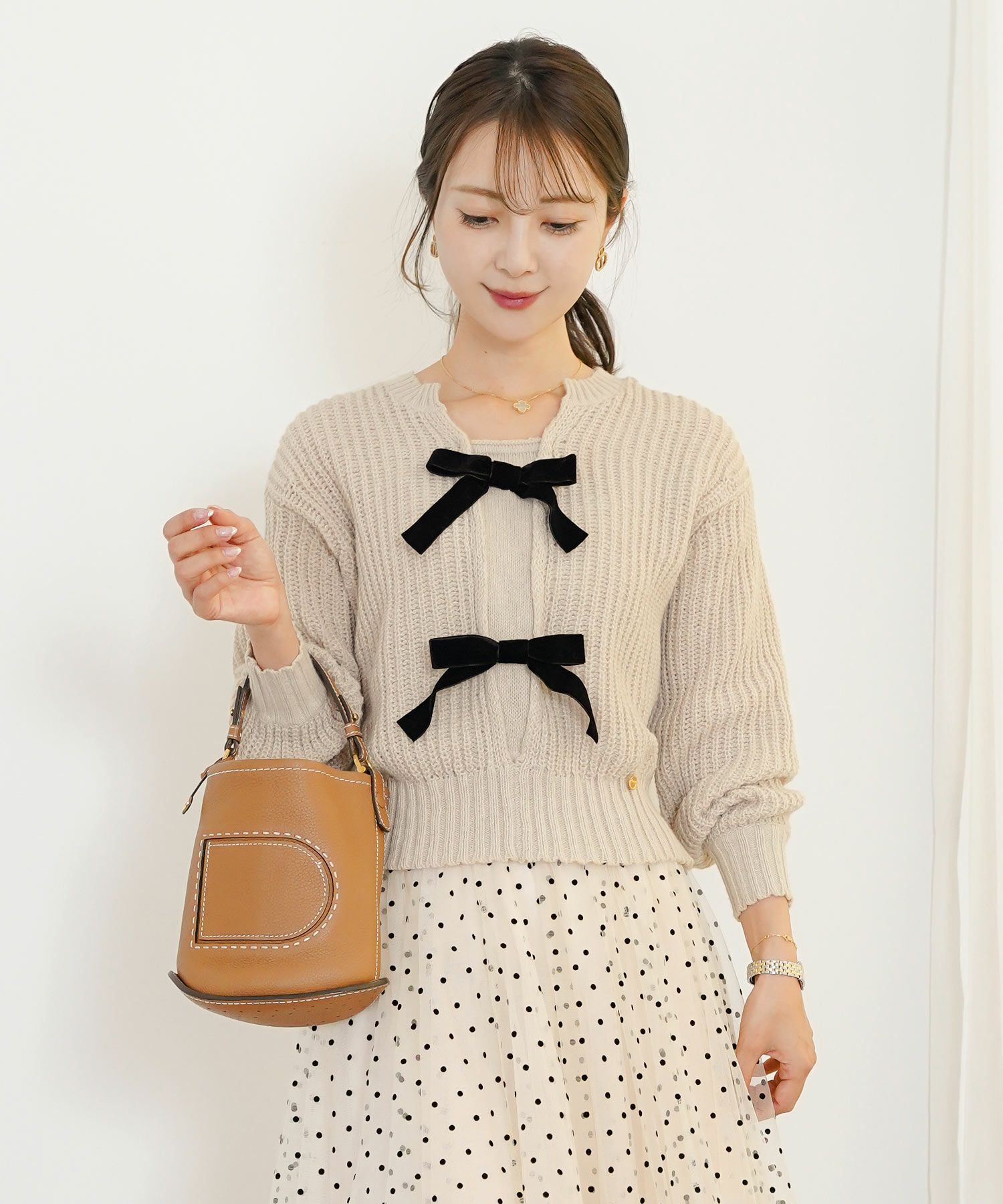 トップス ニット 長袖 ローゲージ ざっくり 編み 畔編み ミント ピンクベージュ アイボリー チャコール 秋 冬 リボン ベロア オシャレ 上品 カワイイ エレガント ジョイントスペース