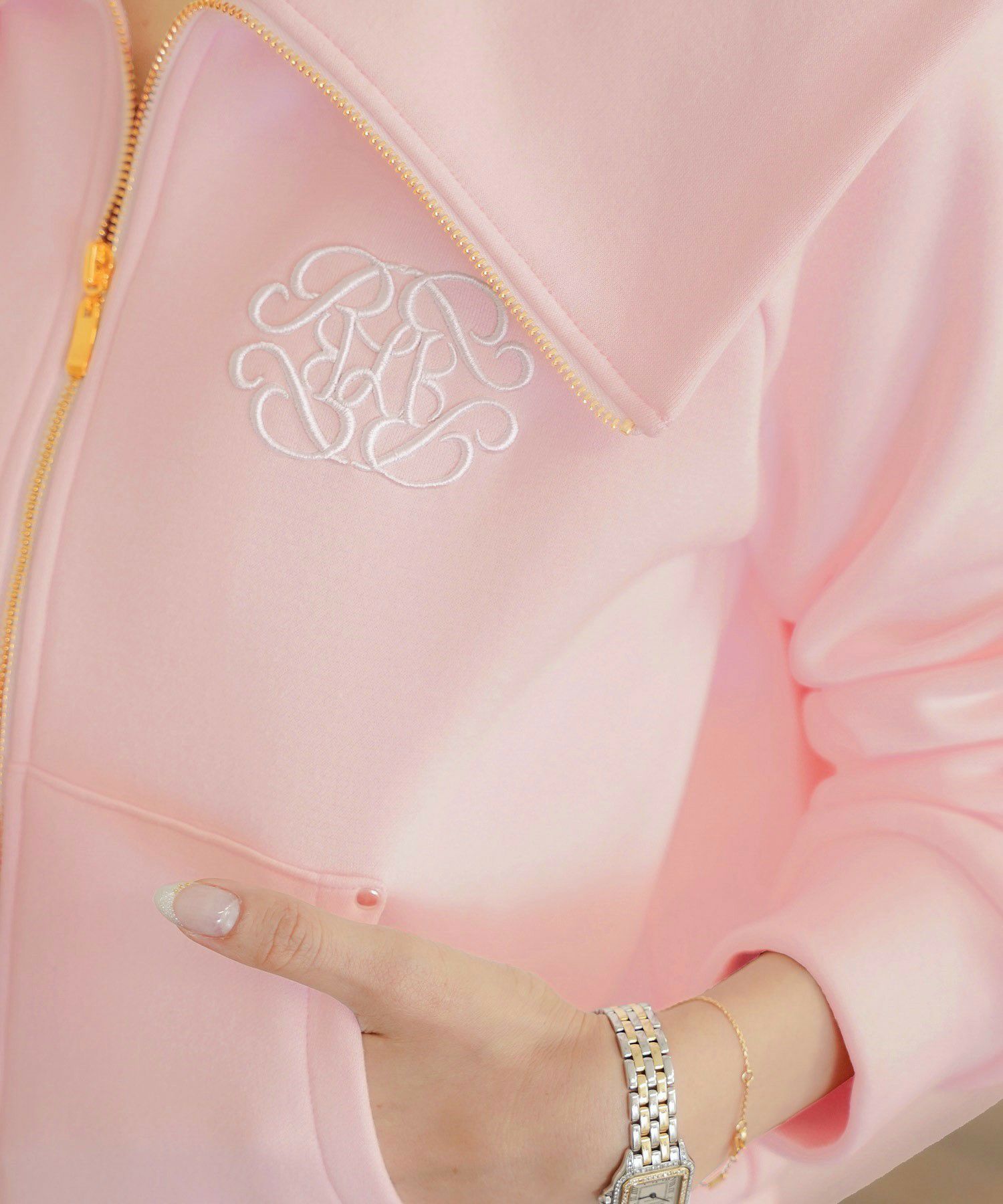 トップス カットソー 裏起毛 スウェット ワンマイル カワイイ ロゴ 上品 エレガント 刺繍 イニシャル ブランドロゴ カジュアル 羽織 襟 リブ 長袖 ピンク サックス ネイビー 秋 冬