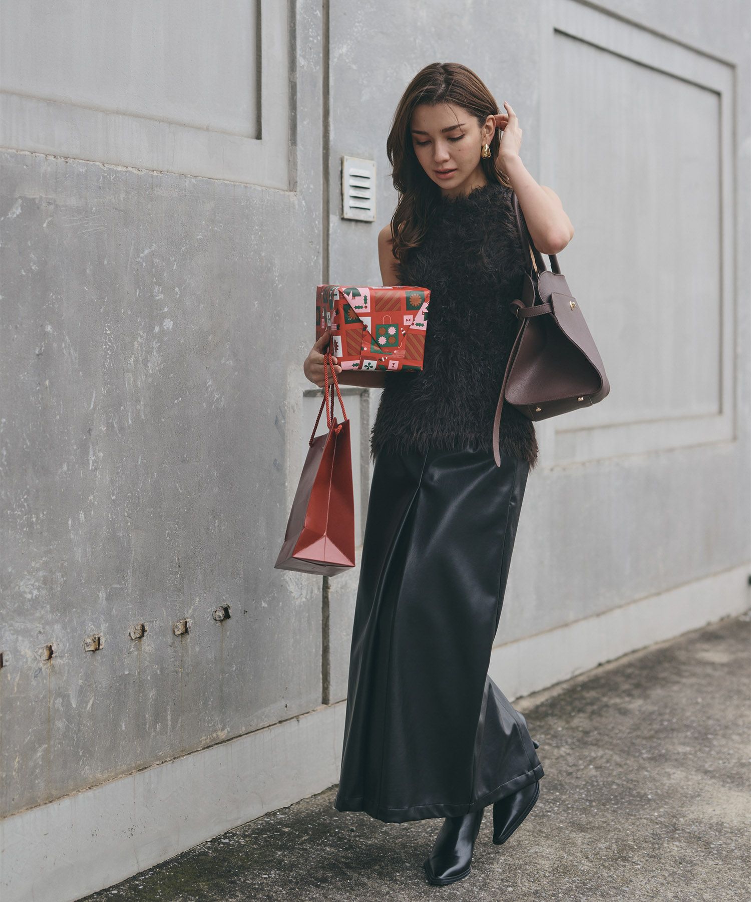 ファー 短丈ニット パーティ アメスリ モテニット デートコーデ ディナー クリスマス あざと可愛い タイトトップス 肌見せ 韓国風 綺麗め 細見え カジュアル KINO THE KEI