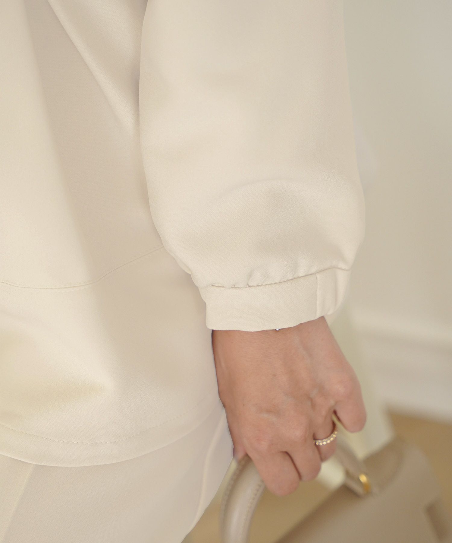 トップス ブラウス 上品 エレガント 入卒 入卒園 パンツスタイル 前あき パール タック ペプラム アイボリー ネイビー 刺繍 襟 ママ 授業参観