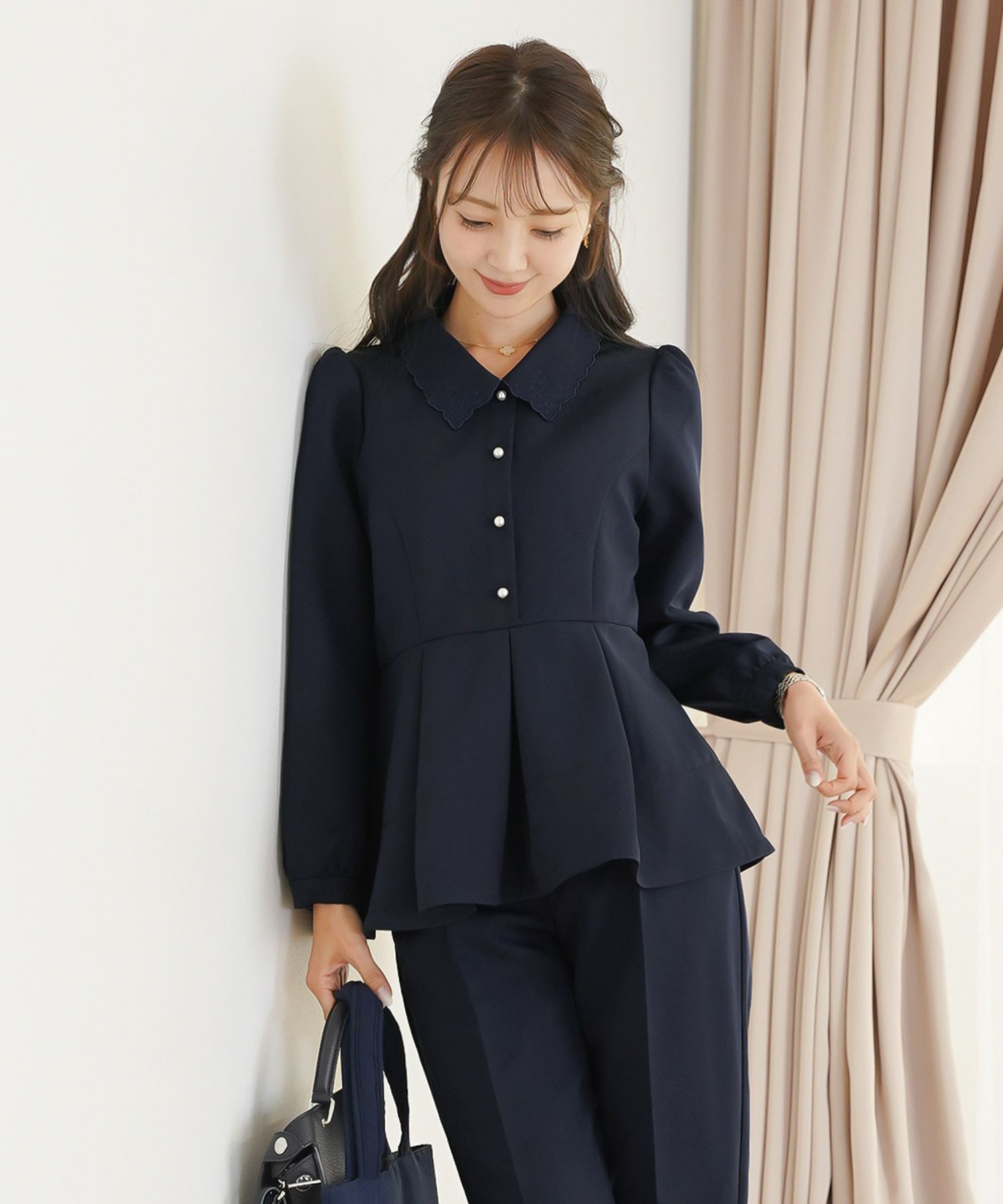 トップス ブラウス 上品 エレガント 入卒 入卒園 パンツスタイル 前あき パール タック ペプラム アイボリー ネイビー 刺繍 襟 ママ 授業参観