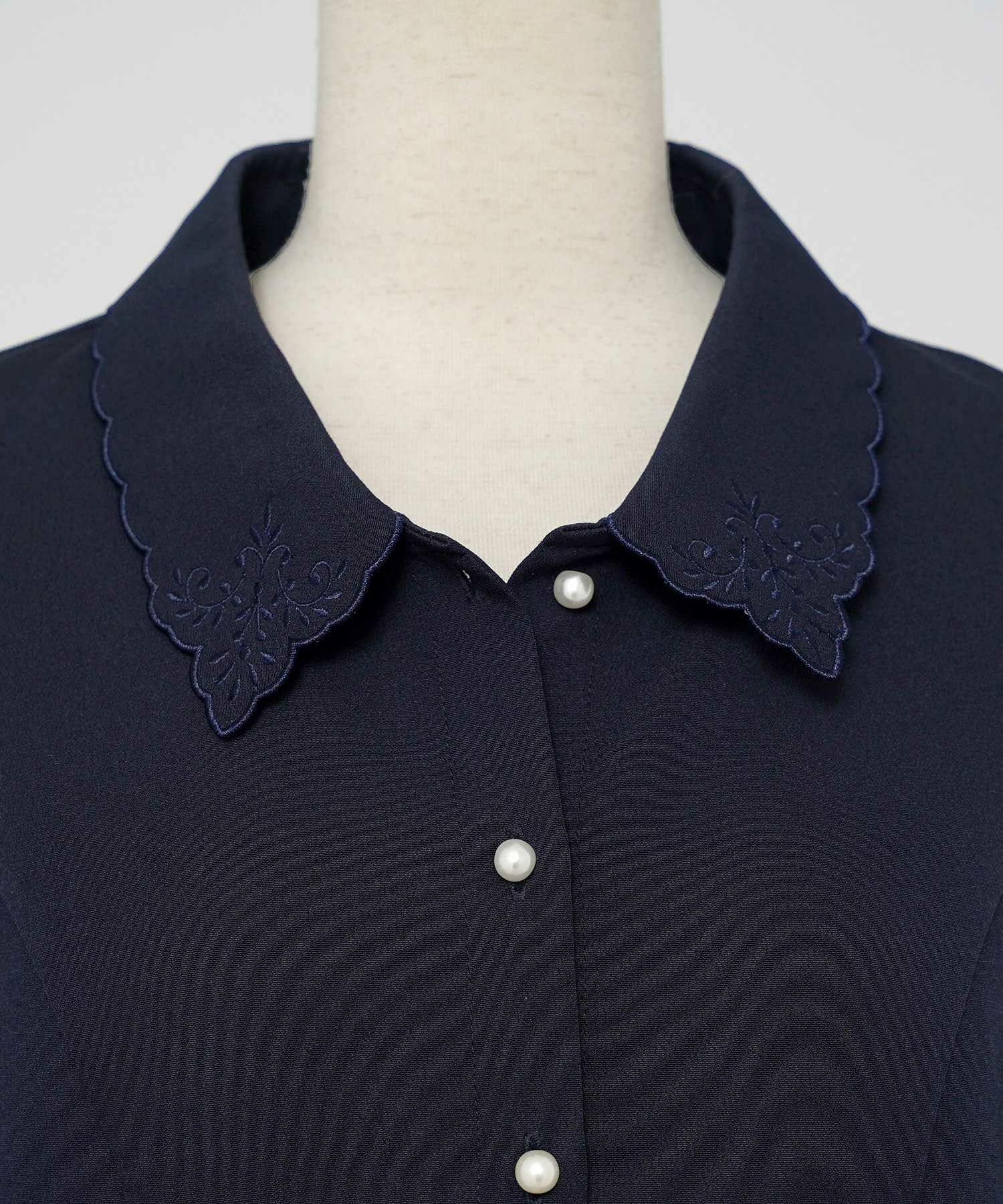トップス ブラウス 上品 エレガント 入卒 入卒園 パンツスタイル 前あき パール タック ペプラム アイボリー ネイビー 刺繍 襟 ママ 授業参観