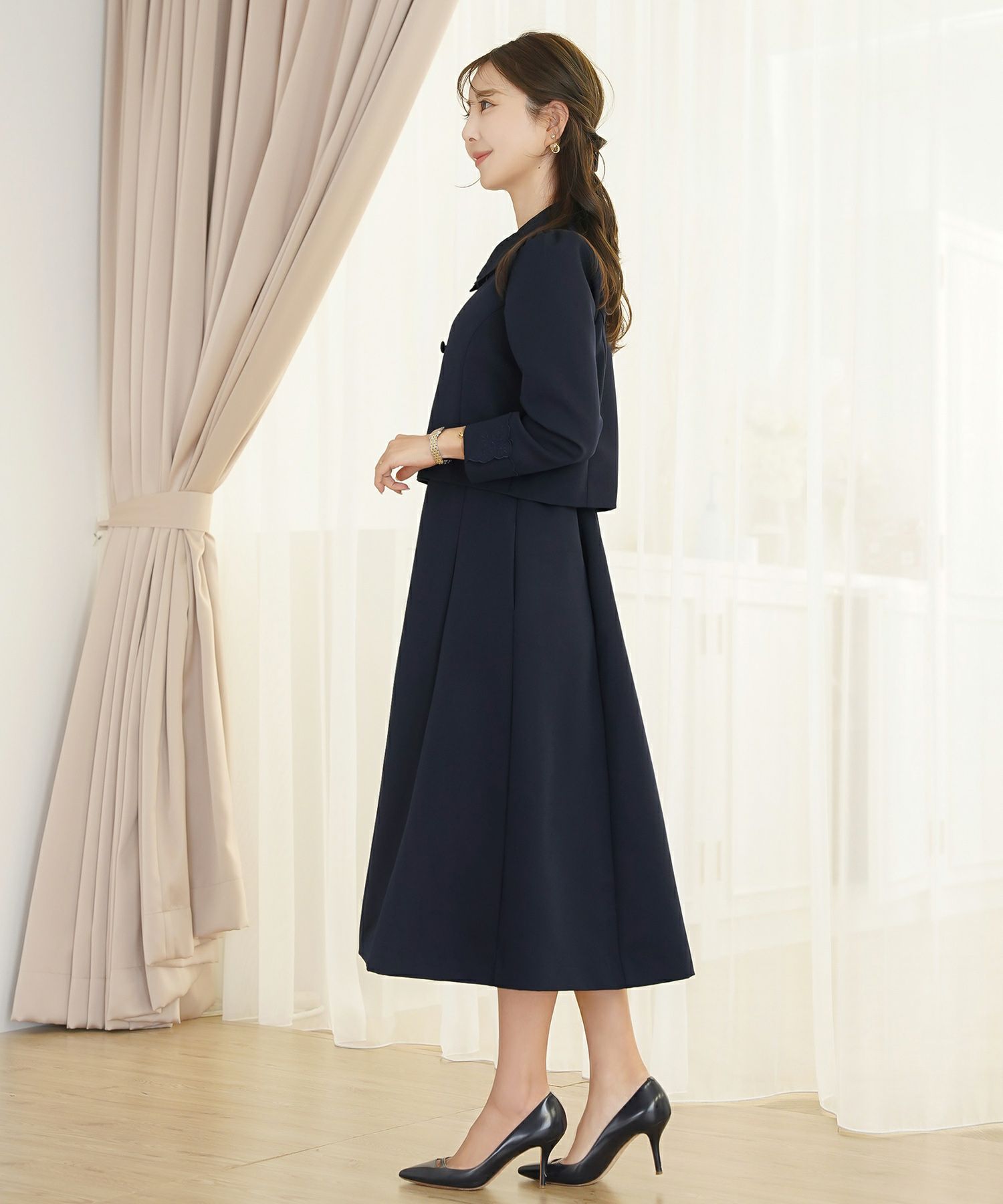 3/中旬～下旬頃発送予定！刺繍 襟付き フロントファスナー ワンピース