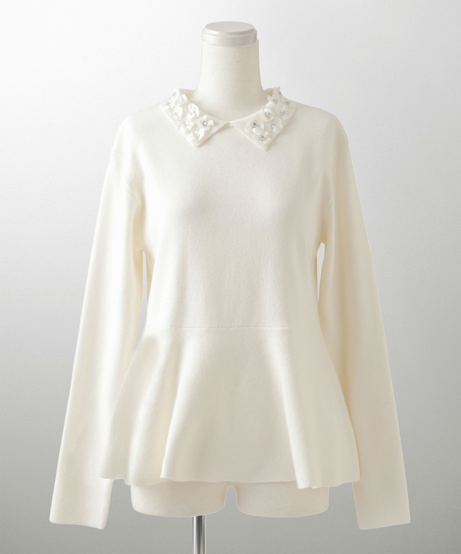 フラワーモチーフ 襟付き ニット トップス レディース フラワー サテン ビジュー 上品 ペプラム フレア アンゴラタッチ きれいめ 洗える アイボリー/ネイビーミックス/ブラックミックス M