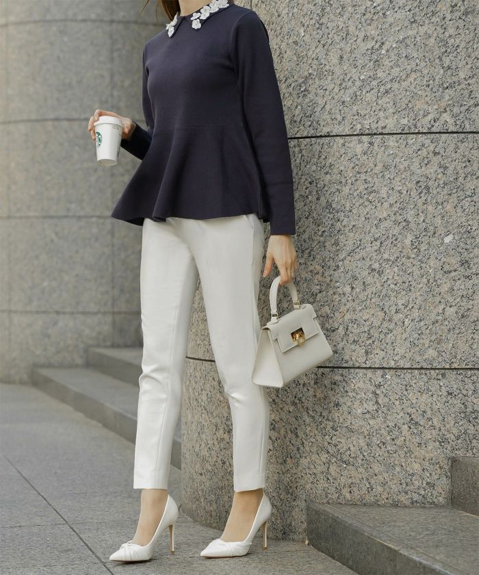 フラワーモチーフ 襟付き ニット トップス レディース フラワー サテン ビジュー 上品 ペプラム フレア アンゴラタッチ きれいめ 洗える アイボリー/ネイビーミックス/ブラックミックス M