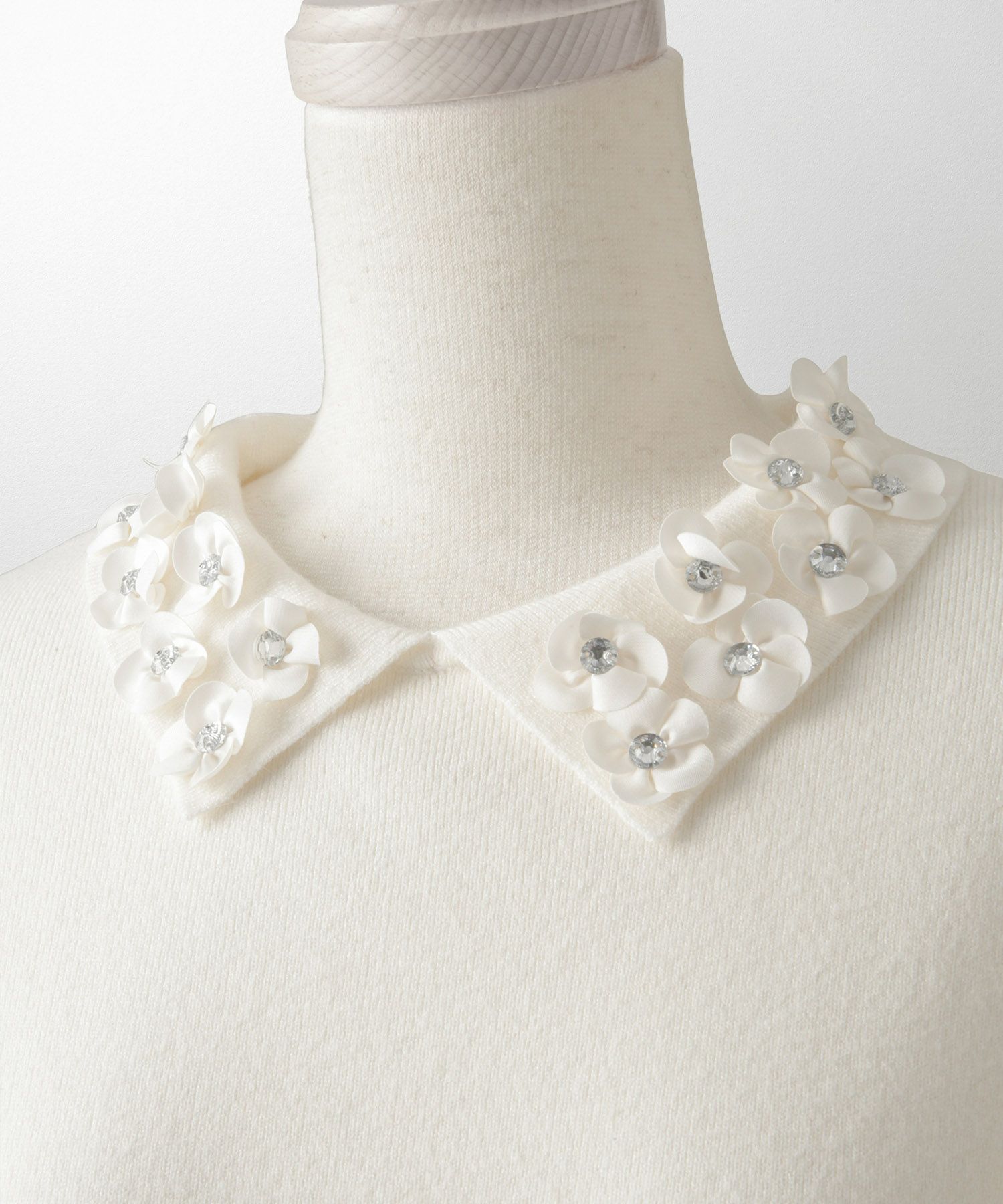 フラワーモチーフ 襟付き ニット トップス レディース フラワー サテン ビジュー 上品 ペプラム フレア アンゴラタッチ きれいめ 洗える アイボリー/ネイビーミックス/ブラックミックス M