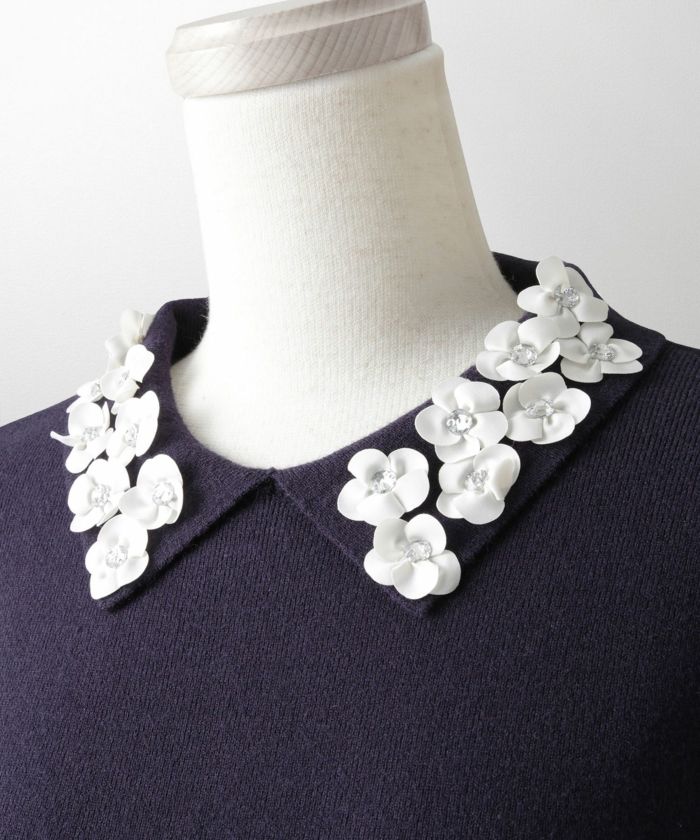 フラワーモチーフ 襟付き ニット トップス レディース フラワー サテン ビジュー 上品 ペプラム フレア アンゴラタッチ きれいめ 洗える アイボリー/ネイビーミックス/ブラックミックス M