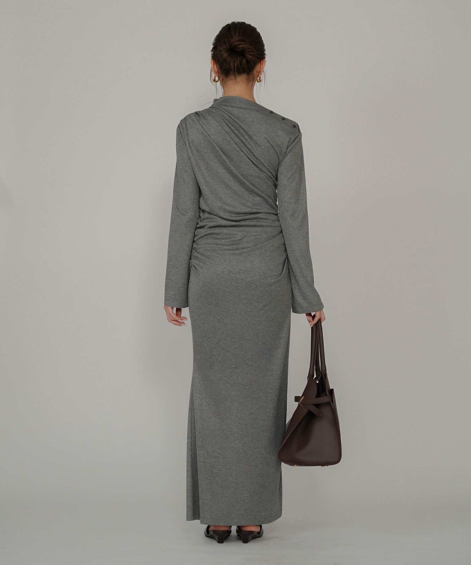 カットソー タイト オフショル ドレス ロングワンピ 前撮り 乾坤式 参列 二次会 パーティ ディナーラウンジ 女性らしい モテワンピ デートコーデ 大人 ディナー あざと可愛い 肌見せ 韓国風 綺麗め 細見え カジュアル スタイル盛れ KINO THE KEI