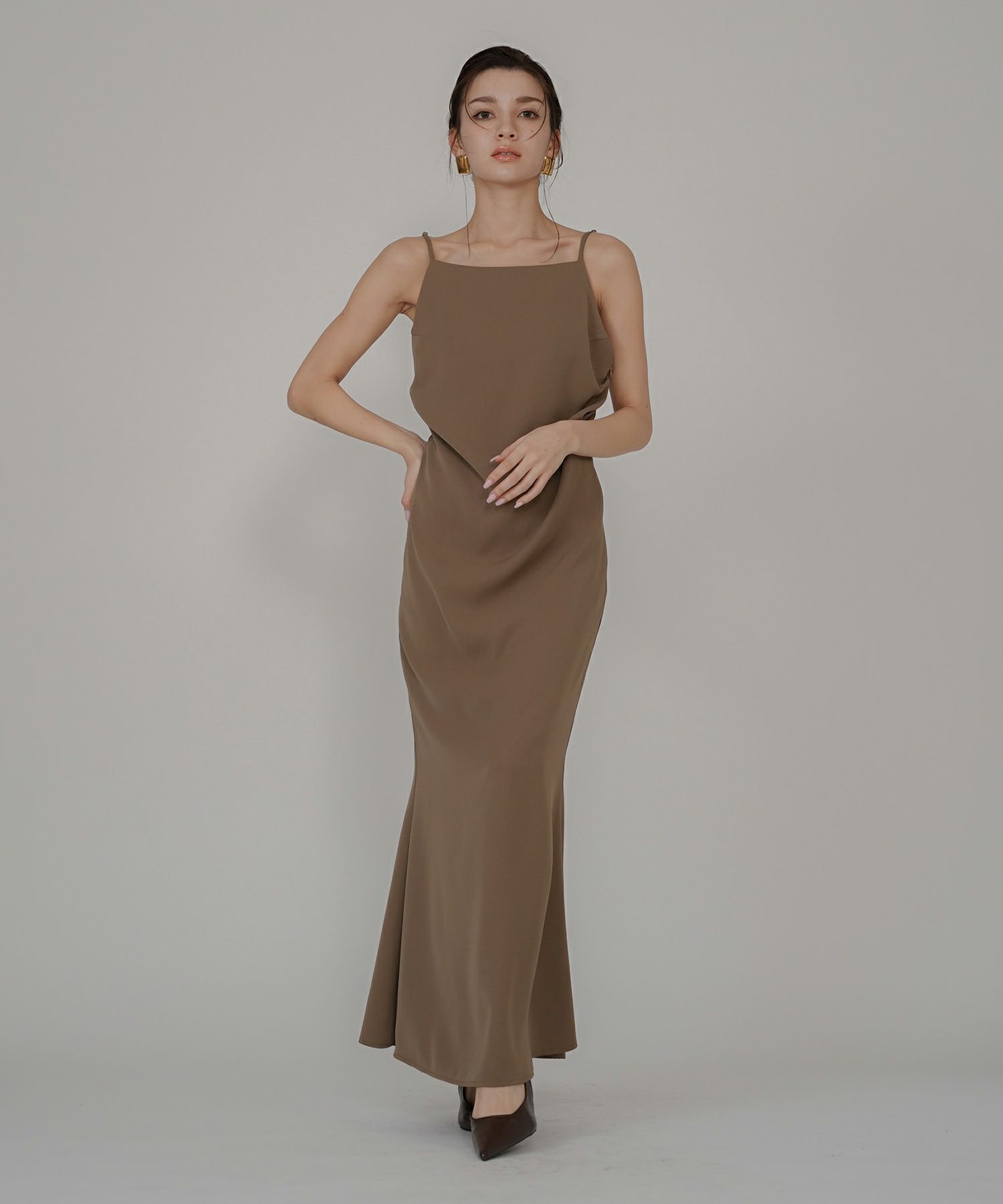 ストラップ バッグデザイン タックドレープ キャミソール ワンピース