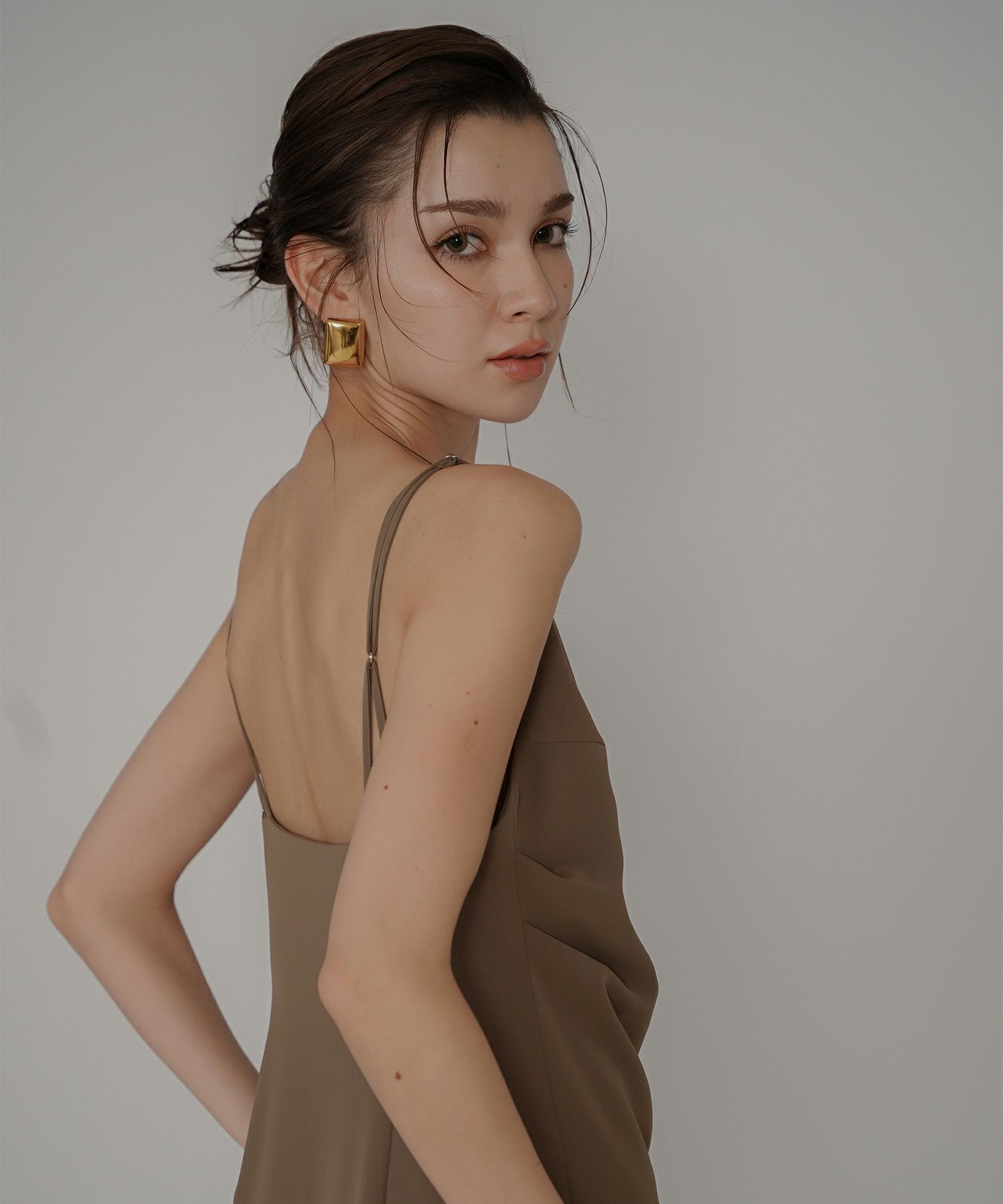 ドレス ドレープワンピ ロングワンピ パックオープン 背中開き 前撮り 乾坤式 参列 二次会 パーティ ディナーラウンジ 女性らしい タイト モテワンピ デートコーデ 大人 ディナー あざと可愛い 肌見せ 韓国風 綺麗め 細見え カジュアル スタイル盛れ KINO THE KEI