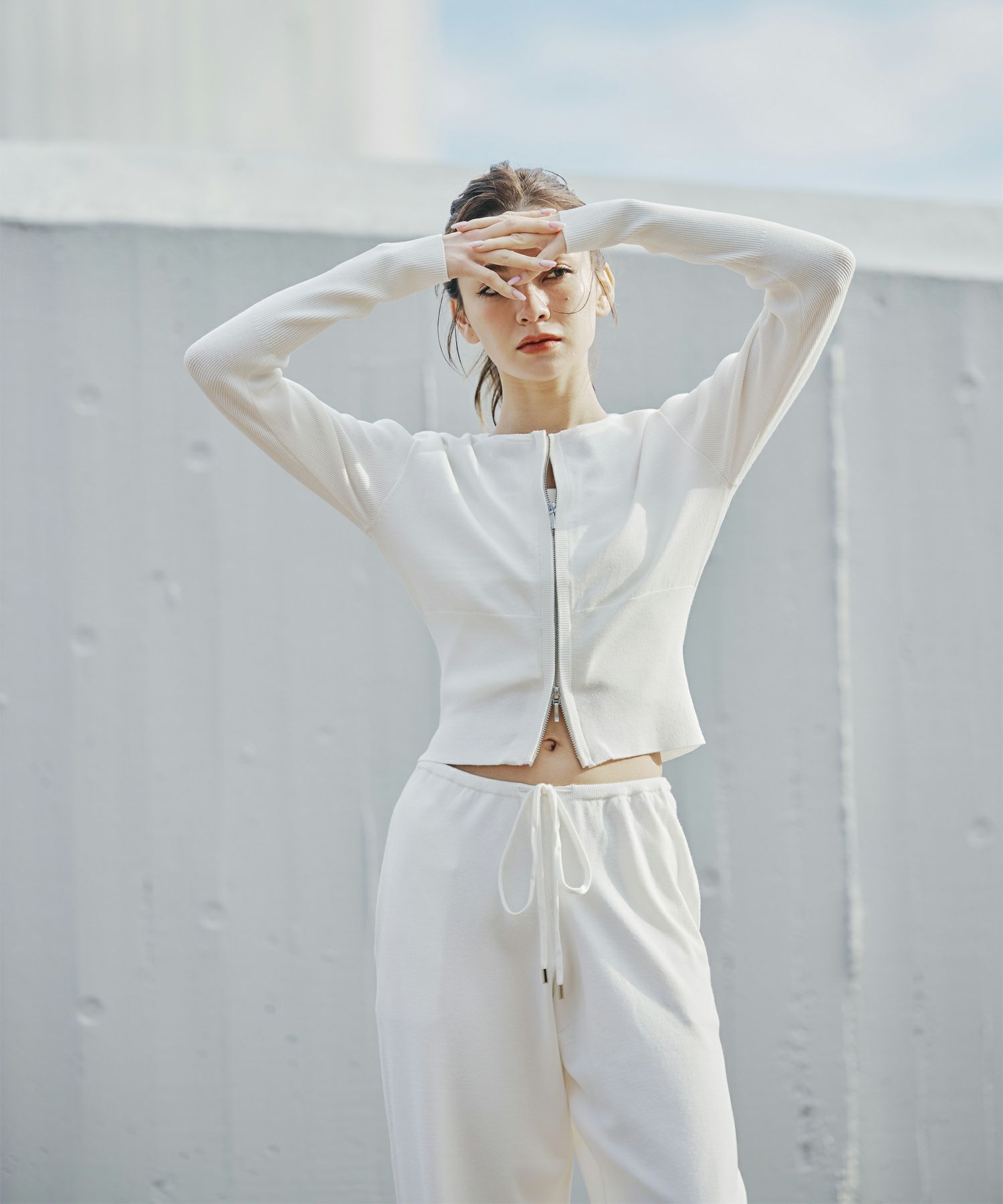 リラックスウェア スウェット 短丈ニット Y2K パジャマ 部屋着 ダル着 モテニット カットソー デートコーデ ドライブ 空港ファッション 大人 あざと可愛い 肌見せ 韓国風 綺麗め 細見え カジュアル らくちん KINO THE KEI