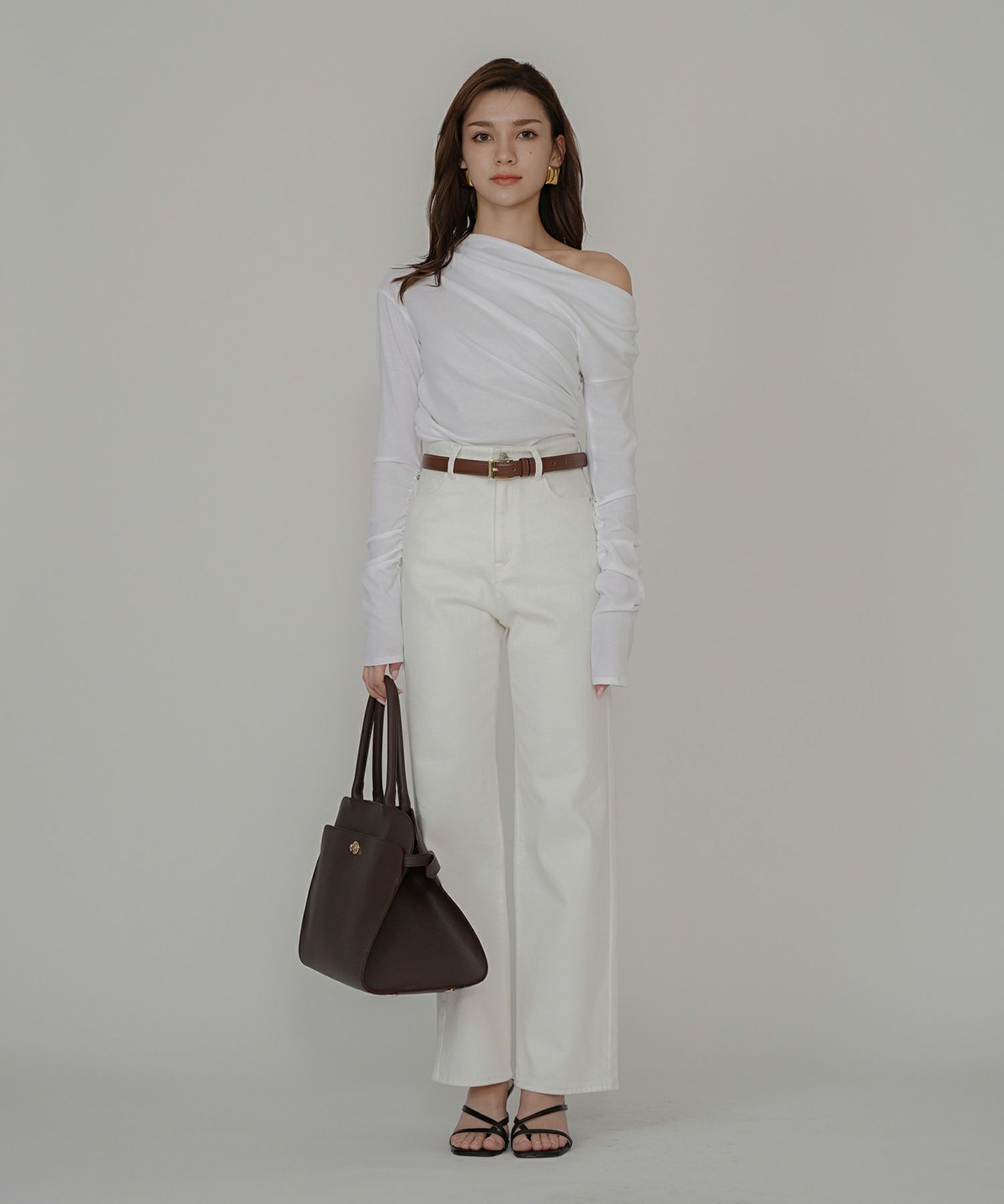 短丈 シアートップス タイト オフショルトップス ドレープ スタイルアップ オフィス 万能トップス 着回し インナートップス オシャレ 無地 女性らしい モテコーデ デートコーデ 大人 あざと可愛い 肌見せ 港区 ラウンジ 韓国風 韓国系 綺麗め 細見え カジュアル スタイル盛れ KINO THE KEI