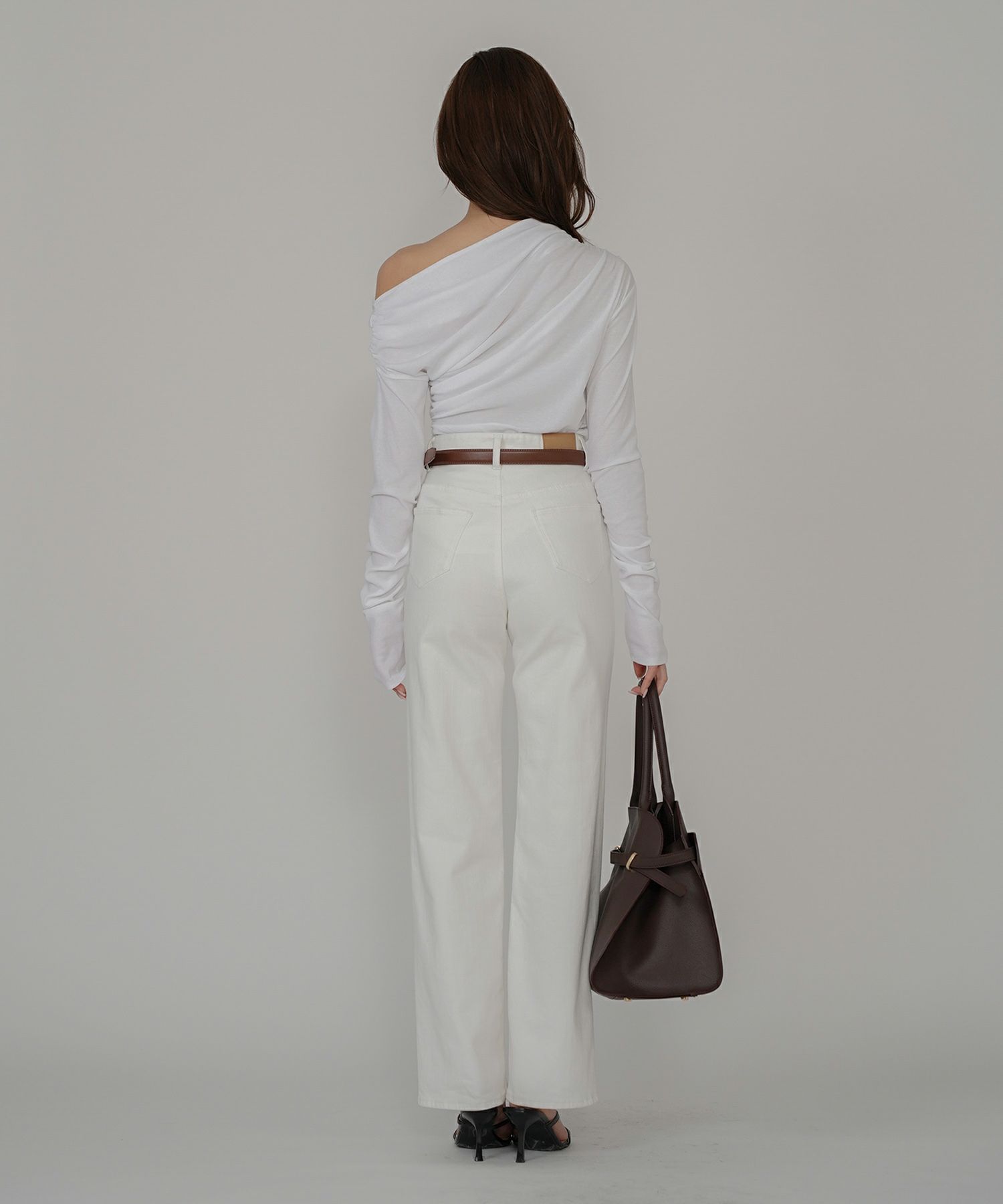 短丈 シアートップス タイト オフショルトップス ドレープ スタイルアップ オフィス 万能トップス 着回し インナートップス オシャレ 無地 女性らしい モテコーデ デートコーデ 大人 あざと可愛い 肌見せ 港区 ラウンジ 韓国風 韓国系 綺麗め 細見え カジュアル スタイル盛れ KINO THE KEI